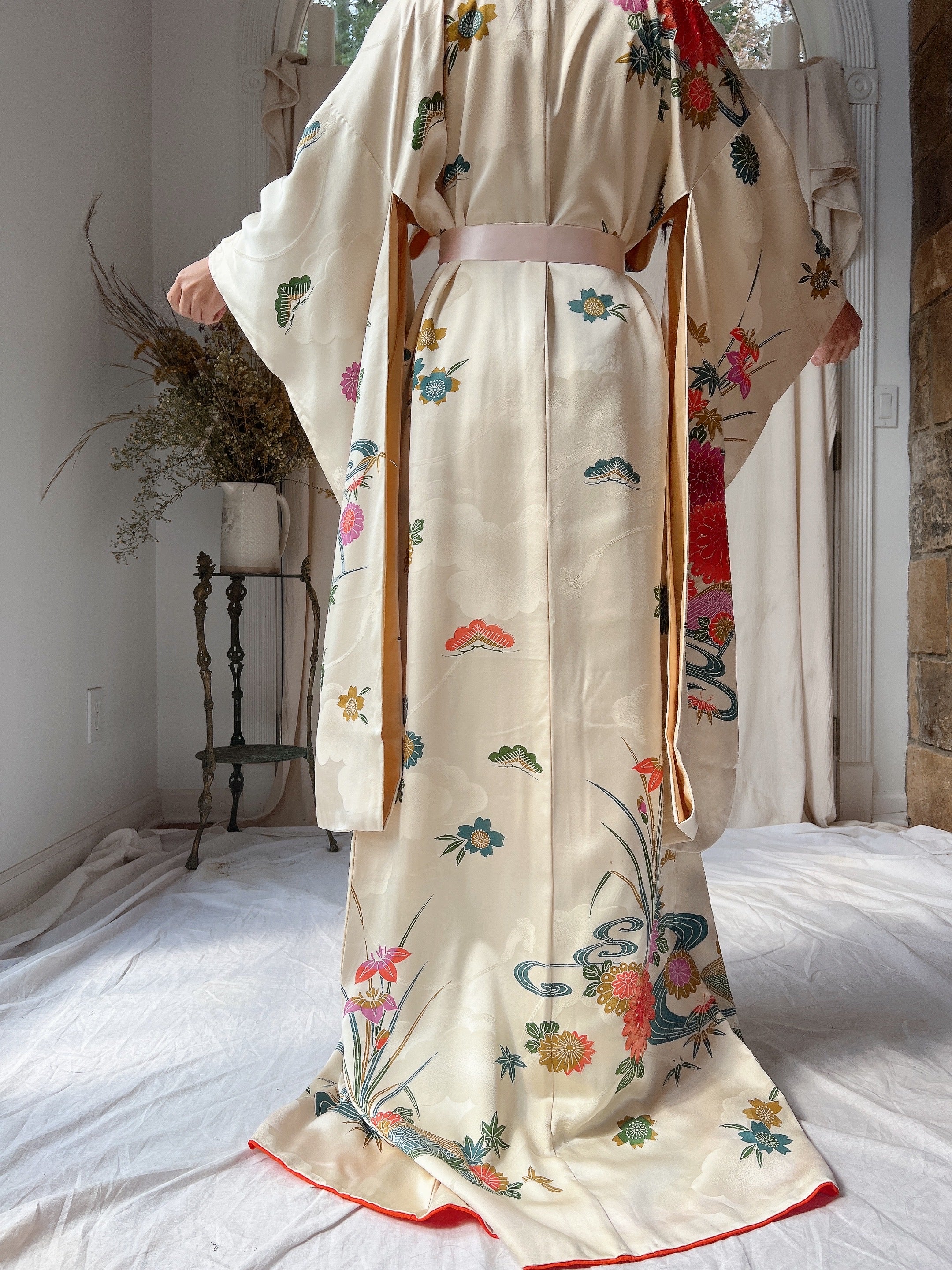 Vintage Ivory Floral/Butterfly Silk Kimono - One Size