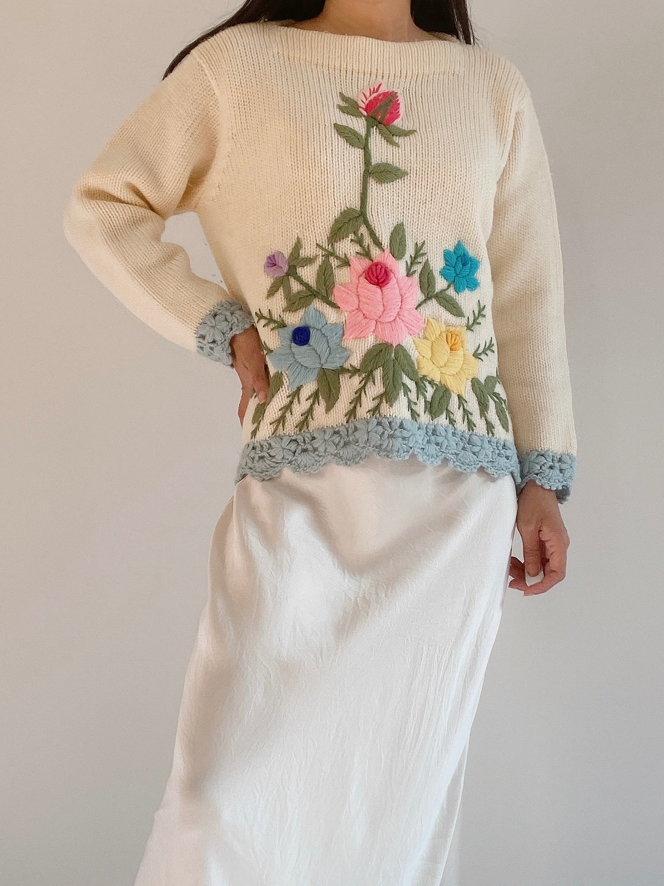 Vintage Embroidered Floral Sweater - S