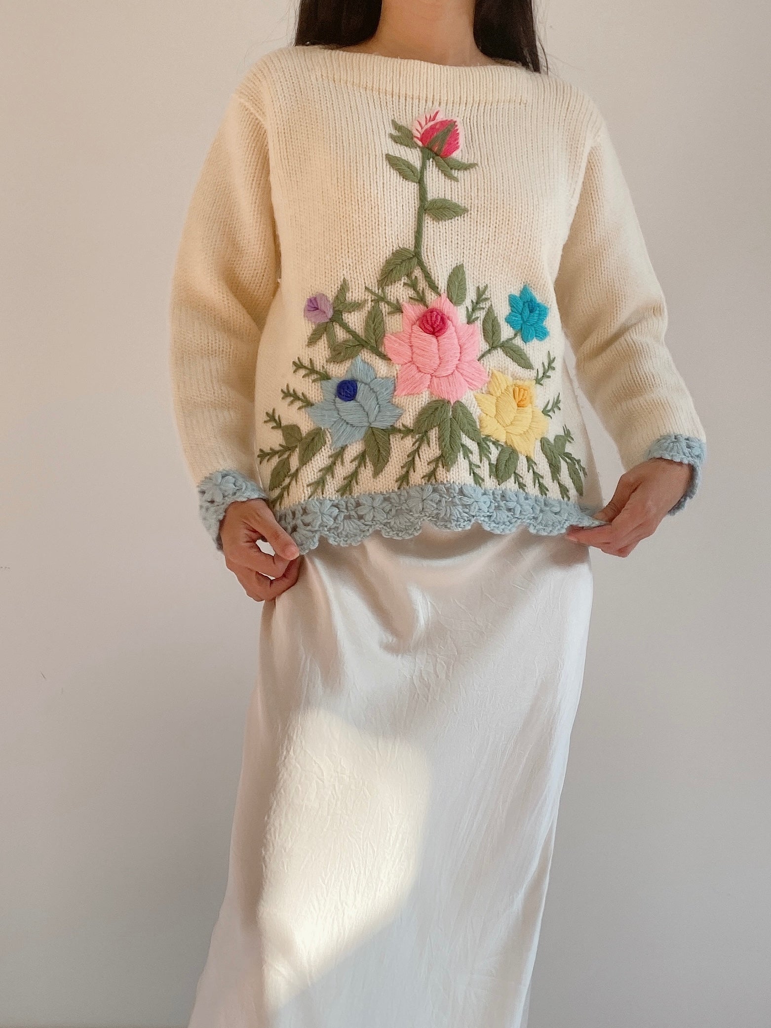 Vintage Embroidered Floral Sweater - S