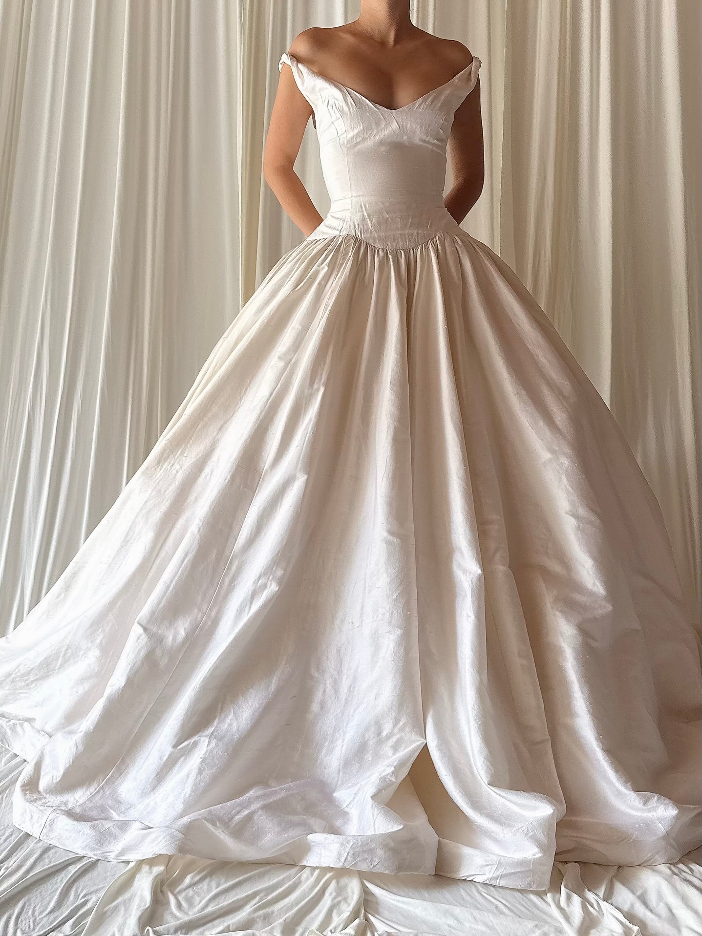 Vintage Silk Plunging Scoop Neck Gown - US 4/6