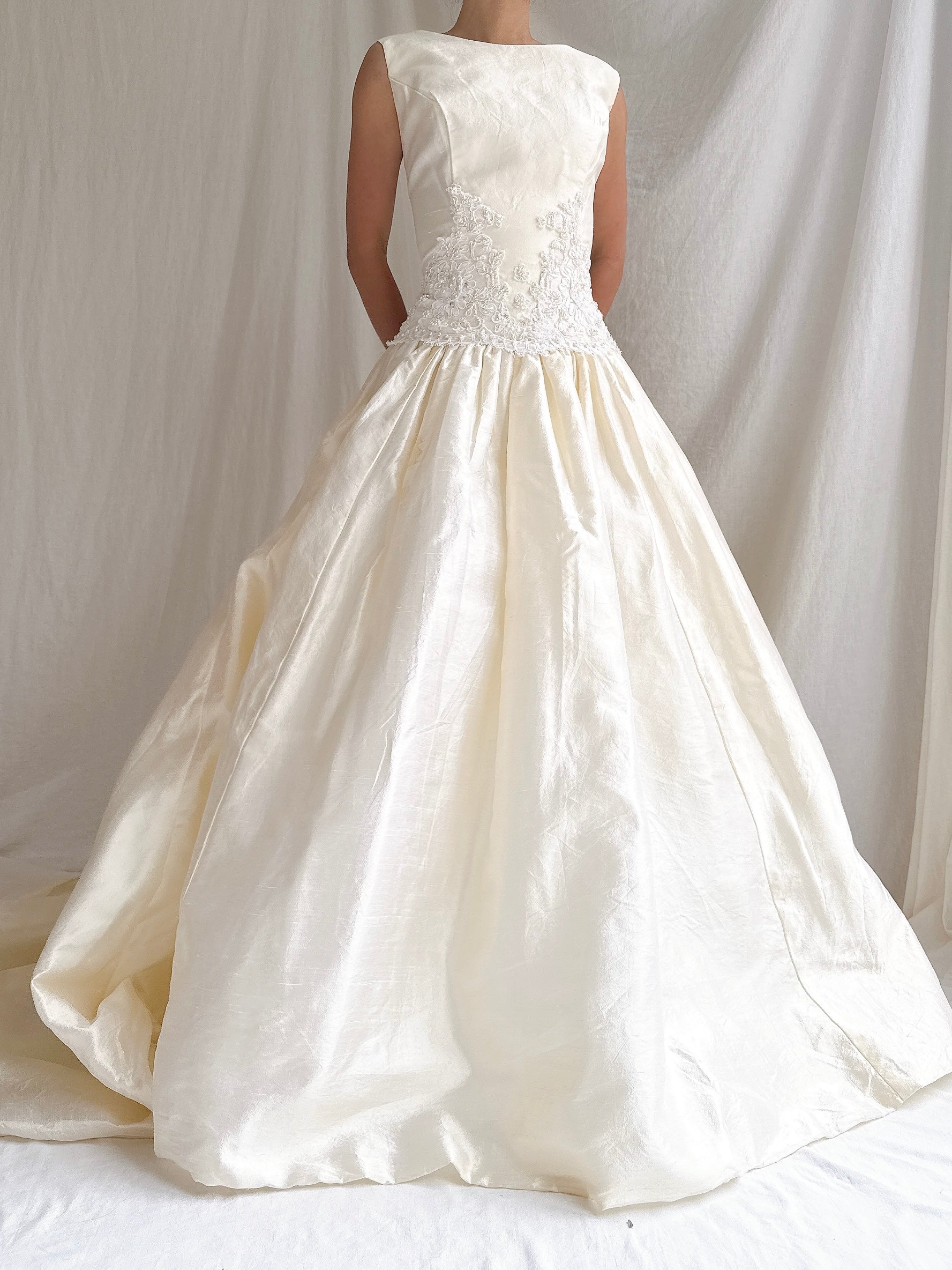 Vintage Boatneck Lace Detail Waist Gown - M/8