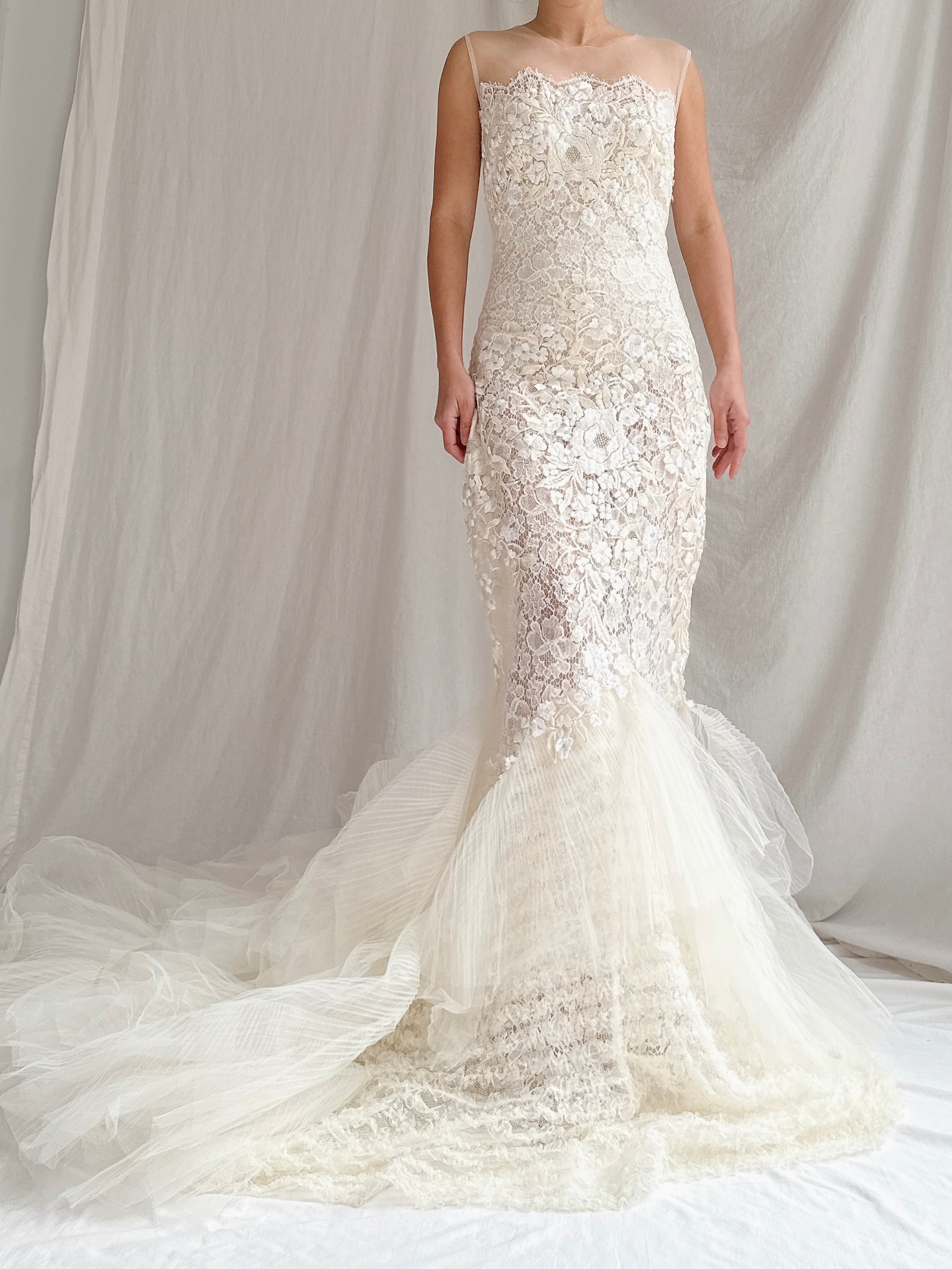 Yolancris Crew Neck Lace Gown - M/6