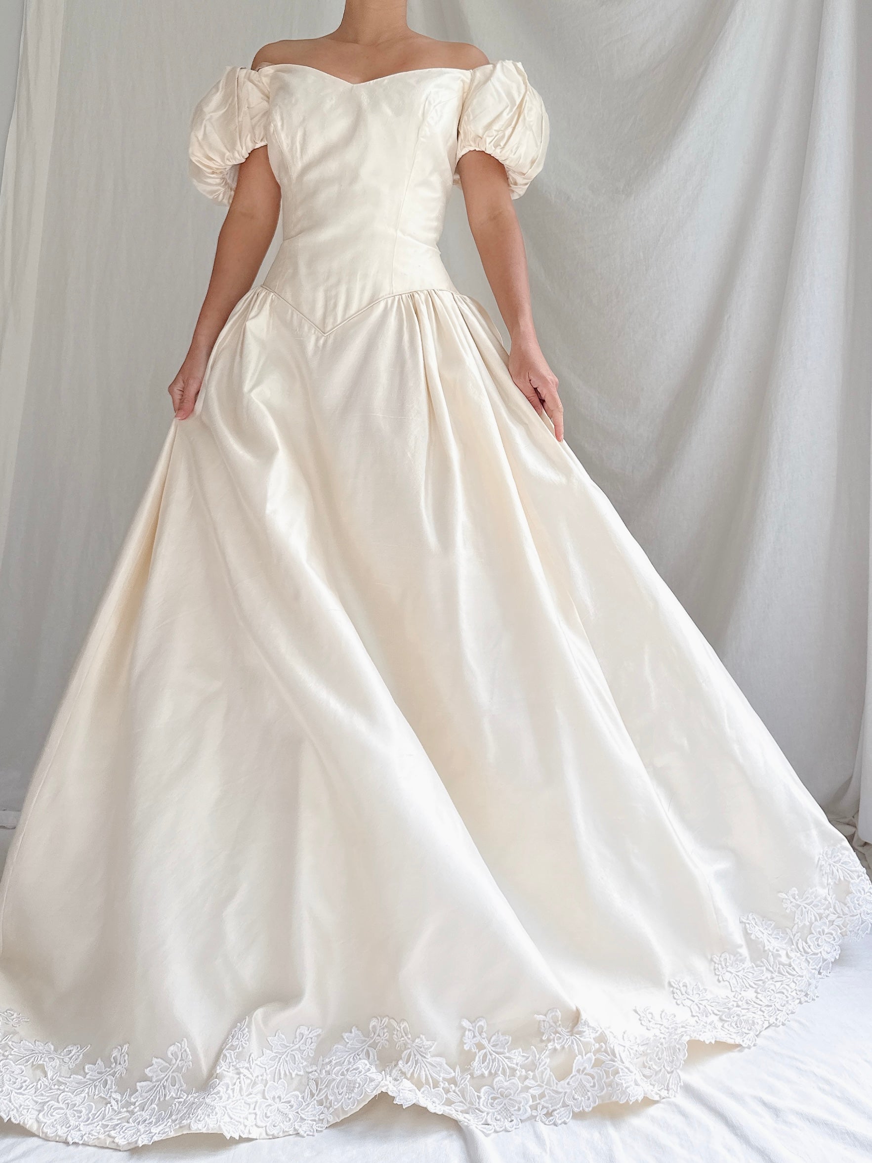Vintage Silk Puff Sleeves Gown - M