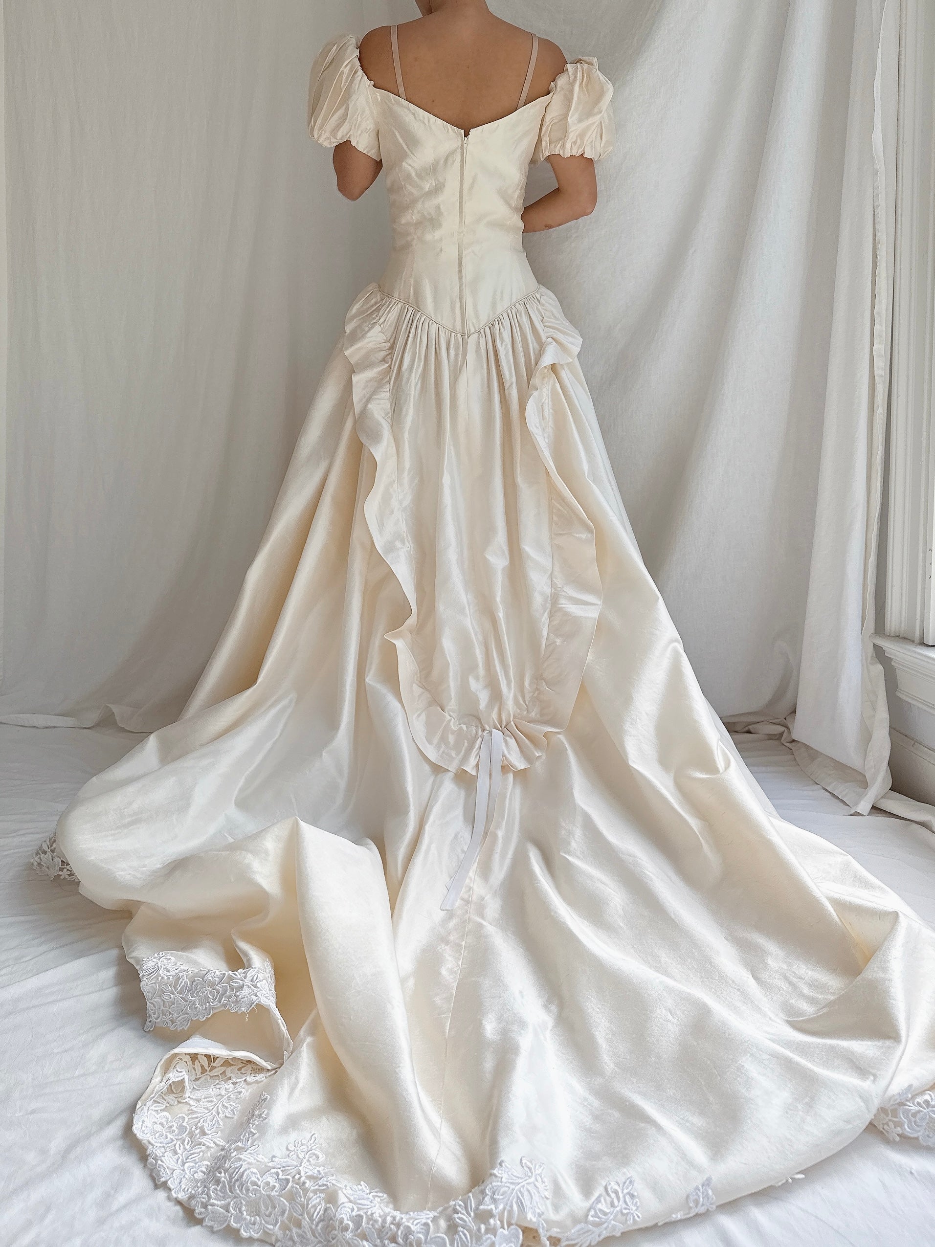 Vintage Silk Puff Sleeves Gown - M