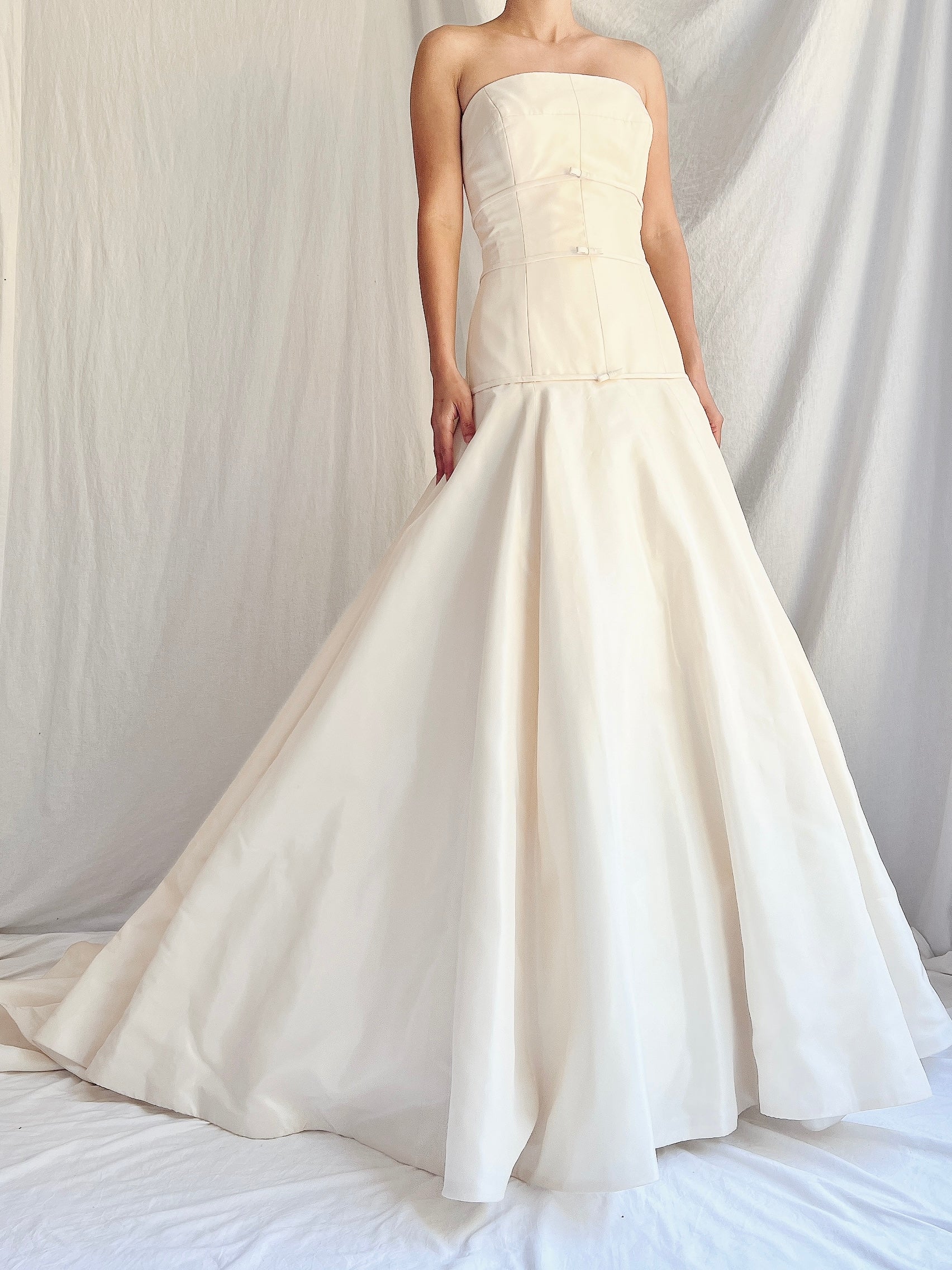 Vintage Cream Taffeta Dropped Waist Gown - S/M 6/8 | G O S S A M E R Vintage Cream Taffeta Dropped Waist Gown - S/M 6/8 | G O S S A M E R