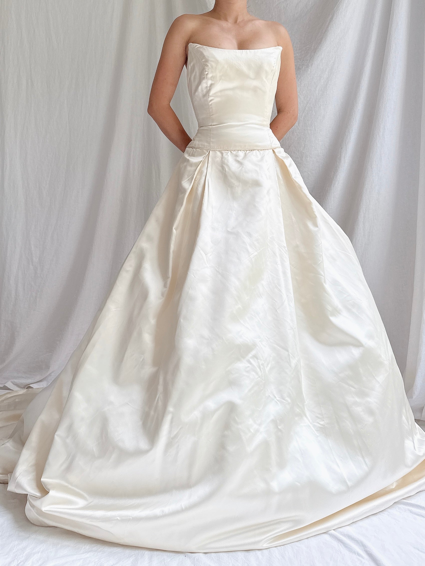 1990s Vera Wang Silk Dropped Waist Gown - S/M