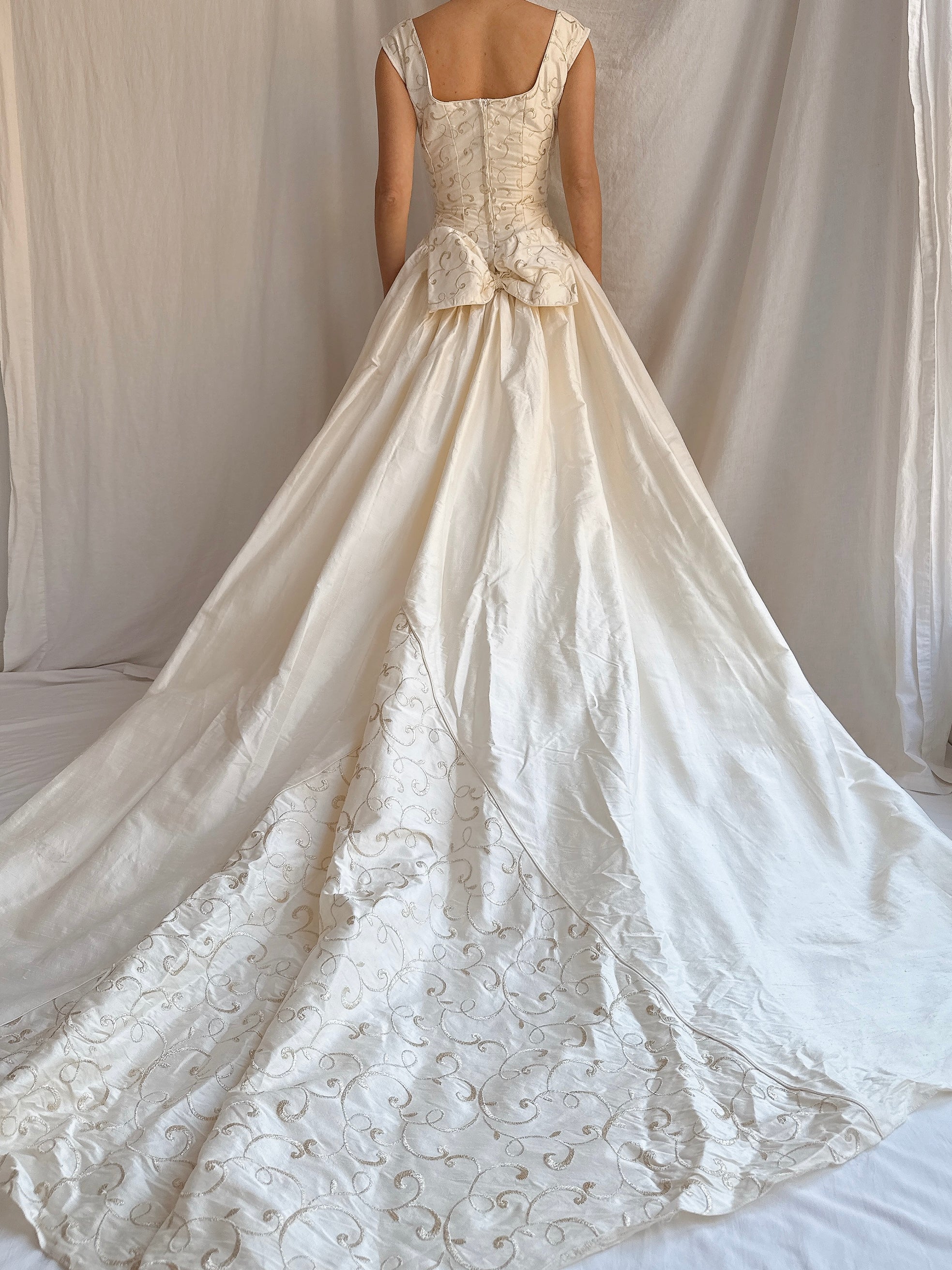 Vintage Raw Silk Basque Waist Wedding Gown - M/UK12