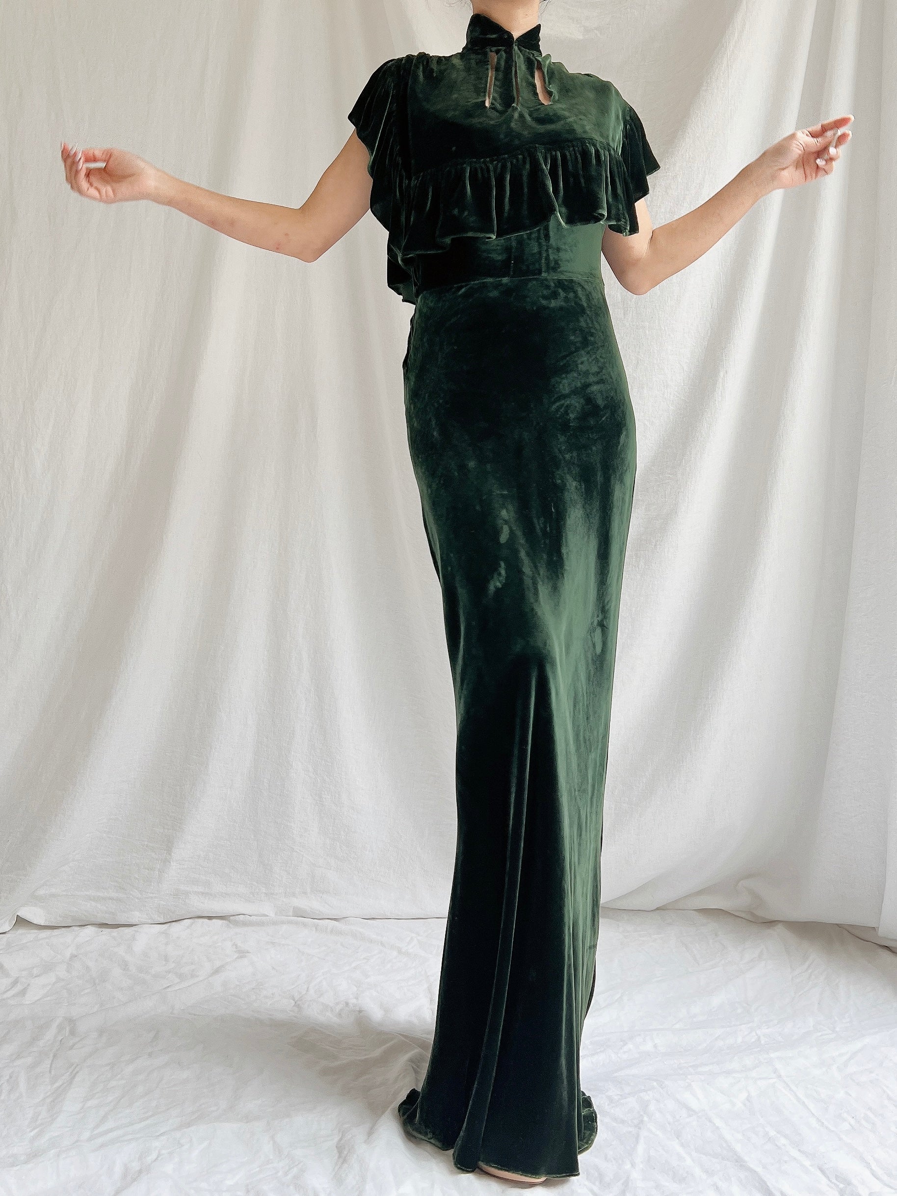 crushed silk dress 1930s Silk Crushed Velvet Gown with Cape - S