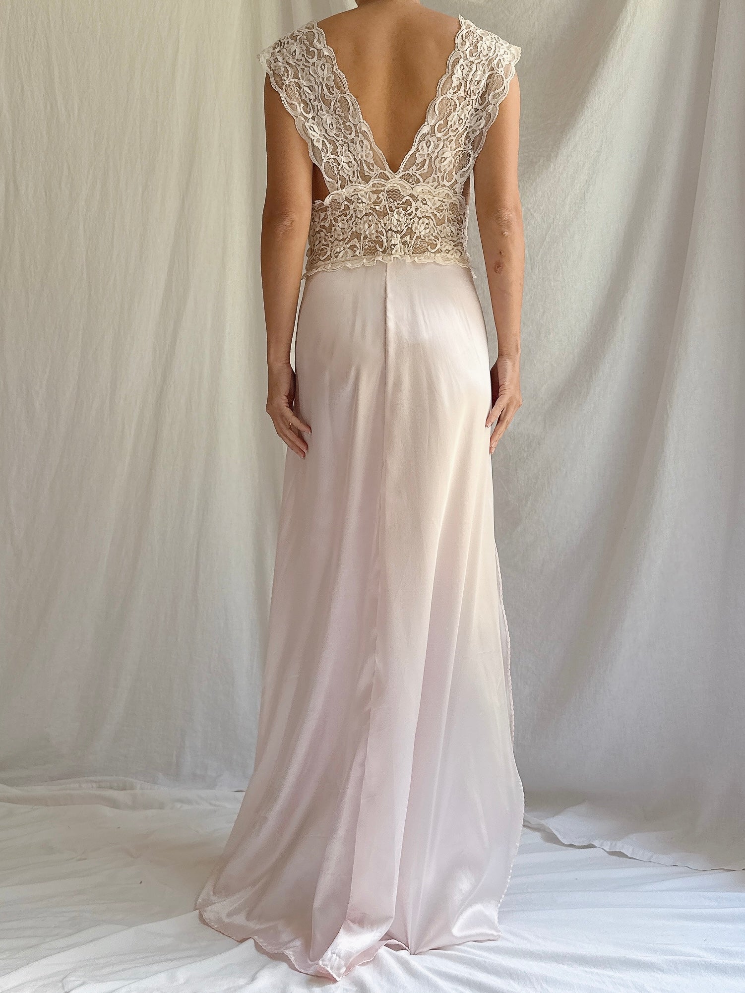 1970s Nylon Lace Slip Gown - M/L