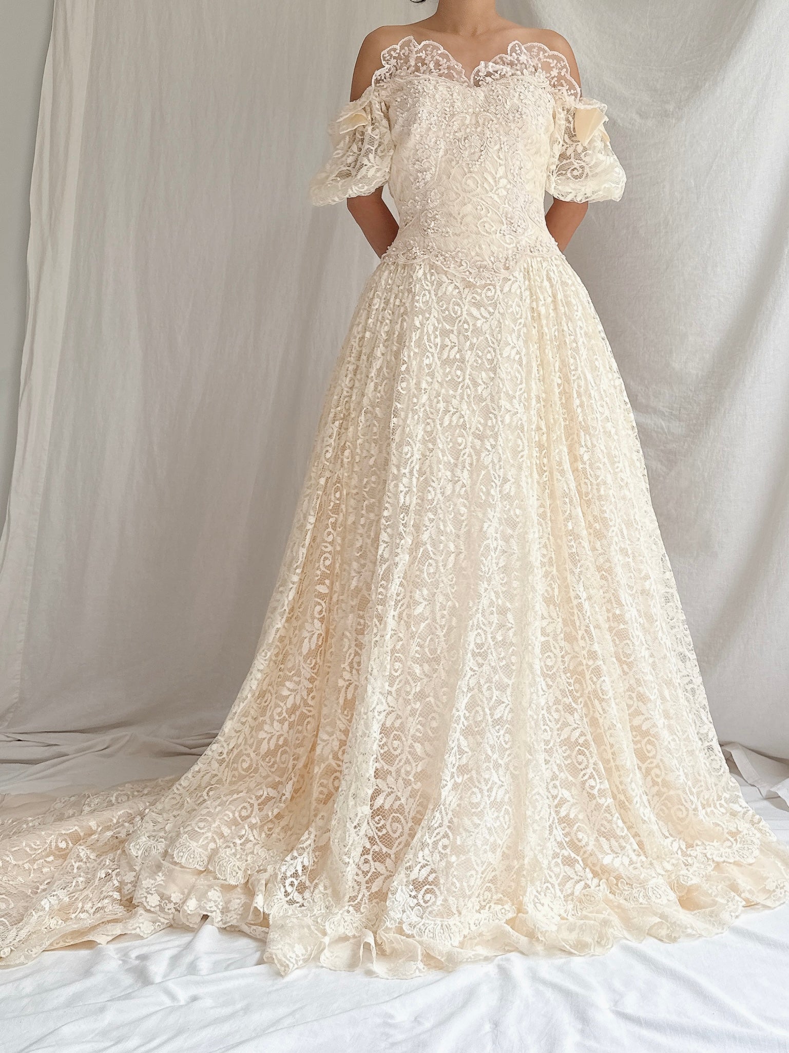 1980s Off-the-Shoulder Lace Gown - S