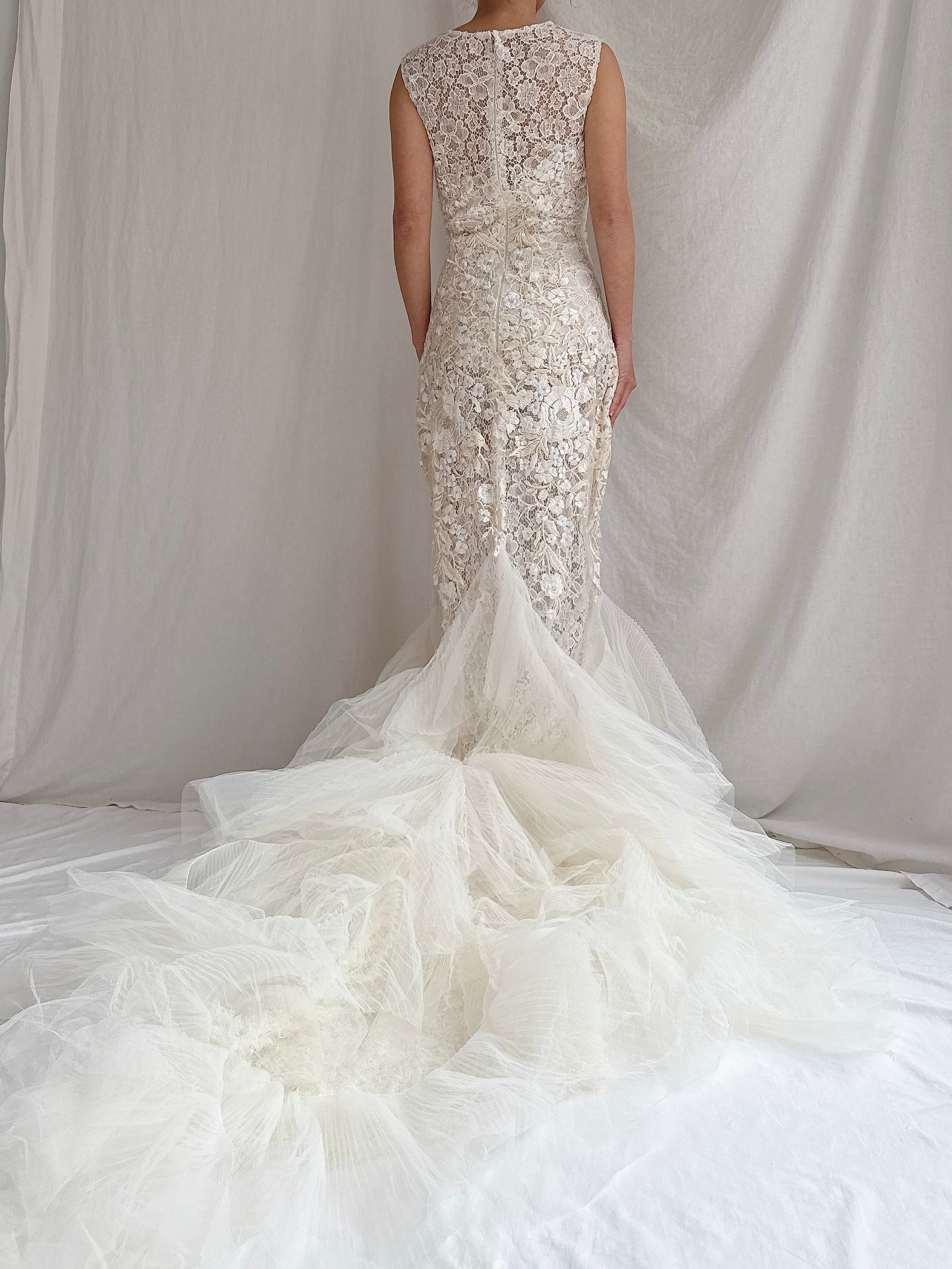 Yolancris Crew Neck Lace Gown - M/6