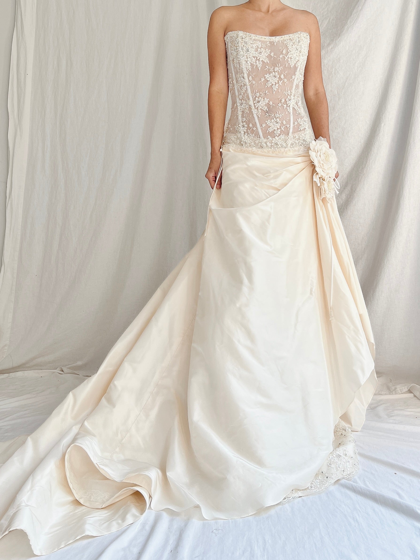 1990s Saison Blanche Couture Silk and French Lace Gown - M/8/10