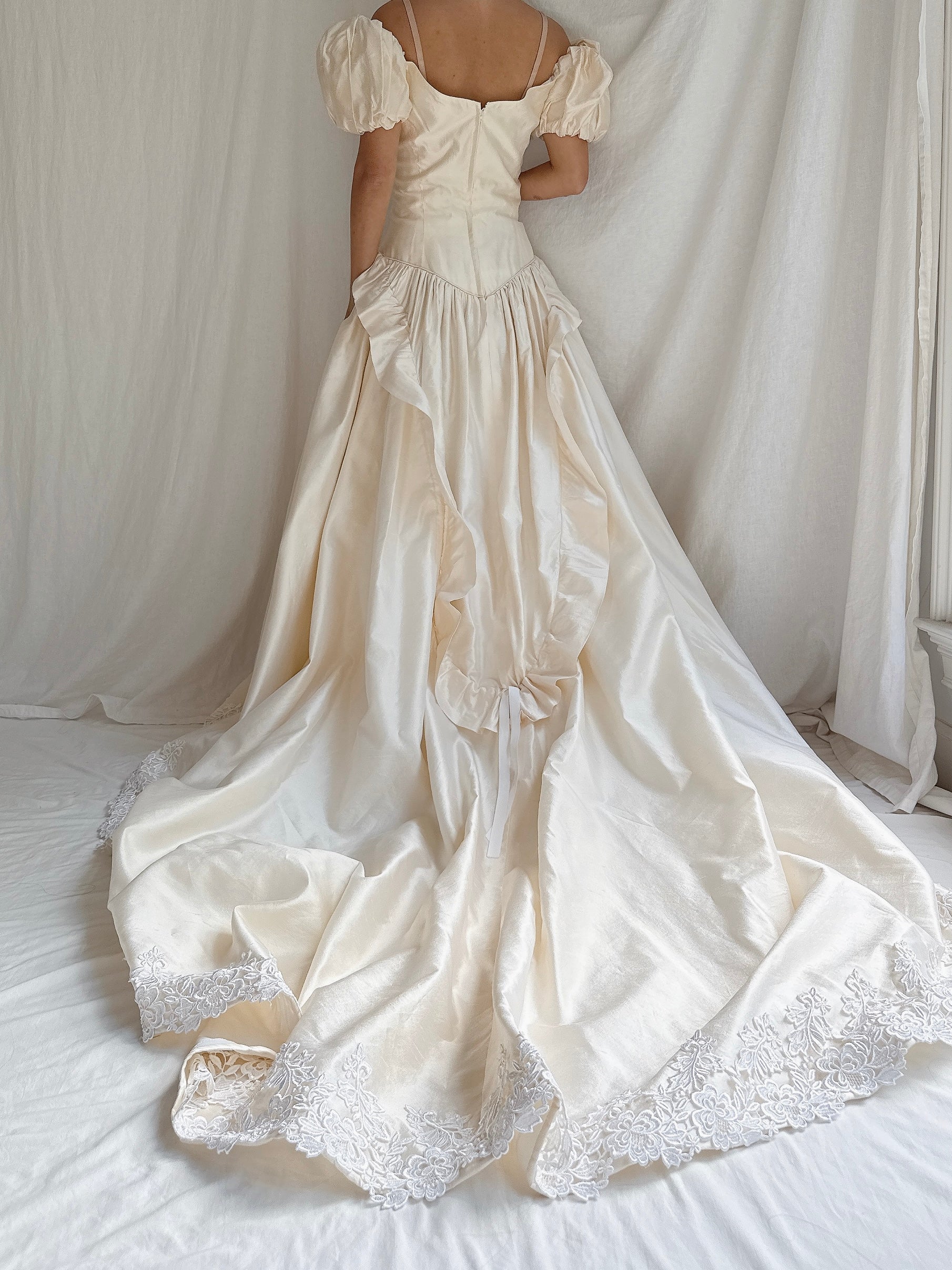 Vintage Silk Puff Sleeves Gown - M