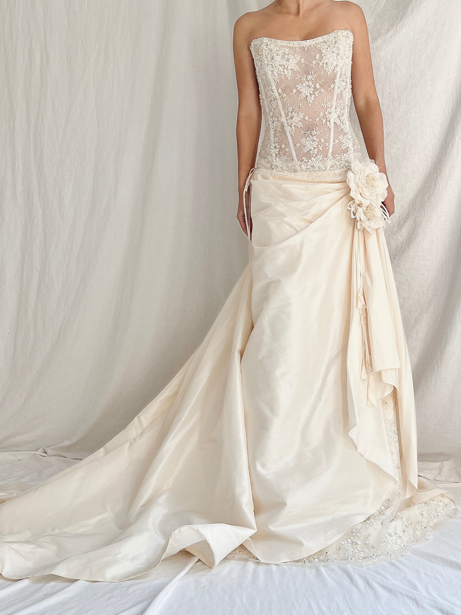 1990s Saison Blanche Couture Silk and French Lace Gown - M/8/10