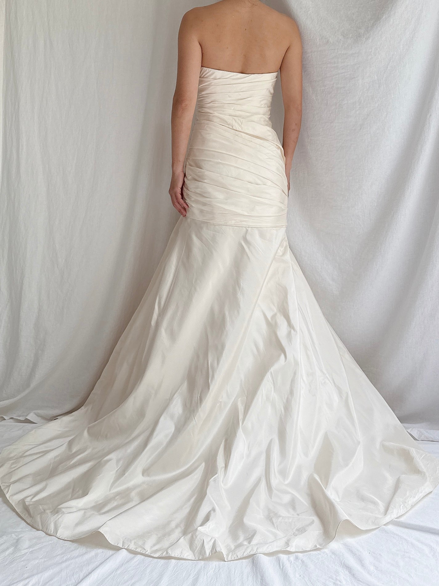 00 Monique Lhuillier Silk Strapless Gown - S