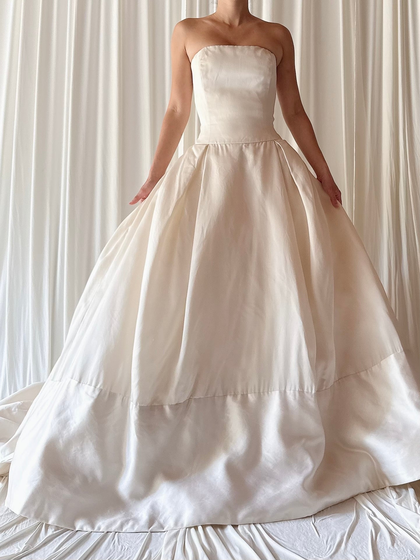 Vera Wang Silk Organza Gown - M/8