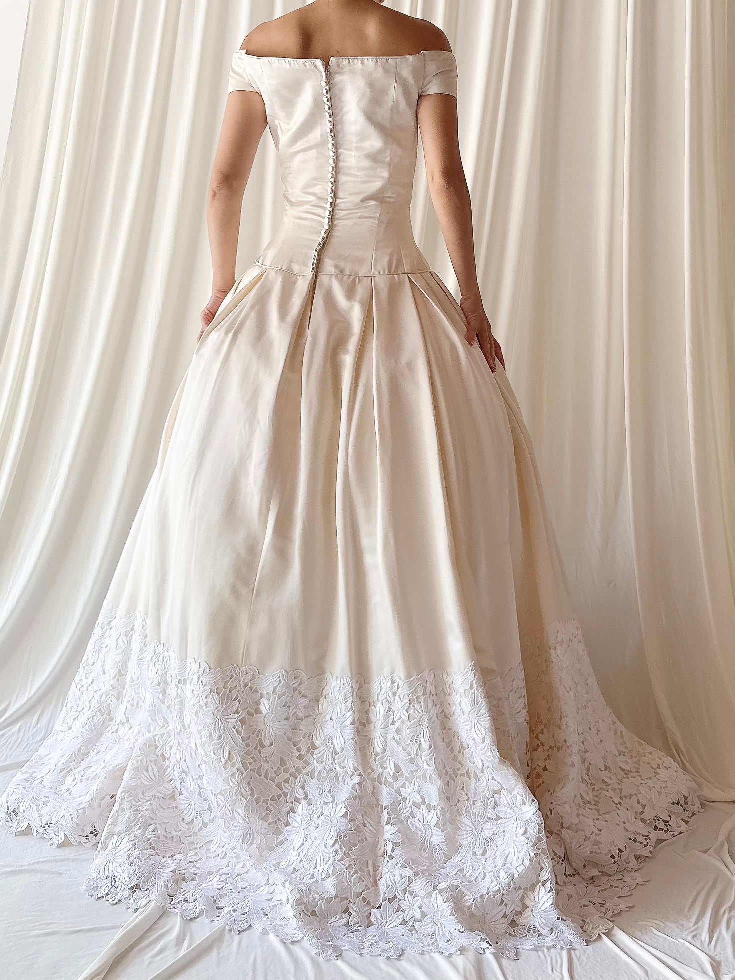 Vintage Silk Portrait Neckline Gown - M/6