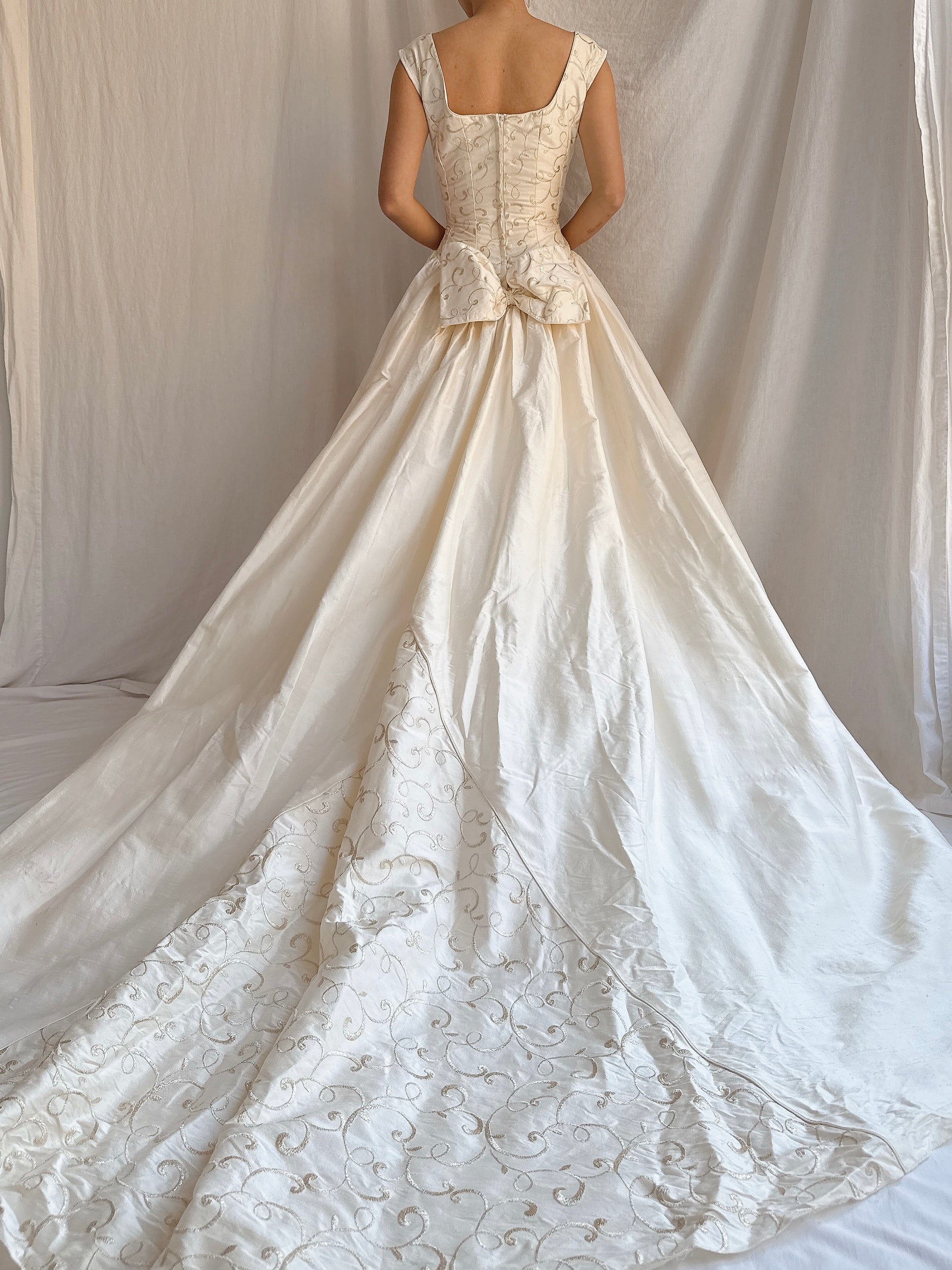 Vintage Raw Silk Basque Waist Wedding Gown - M/UK12