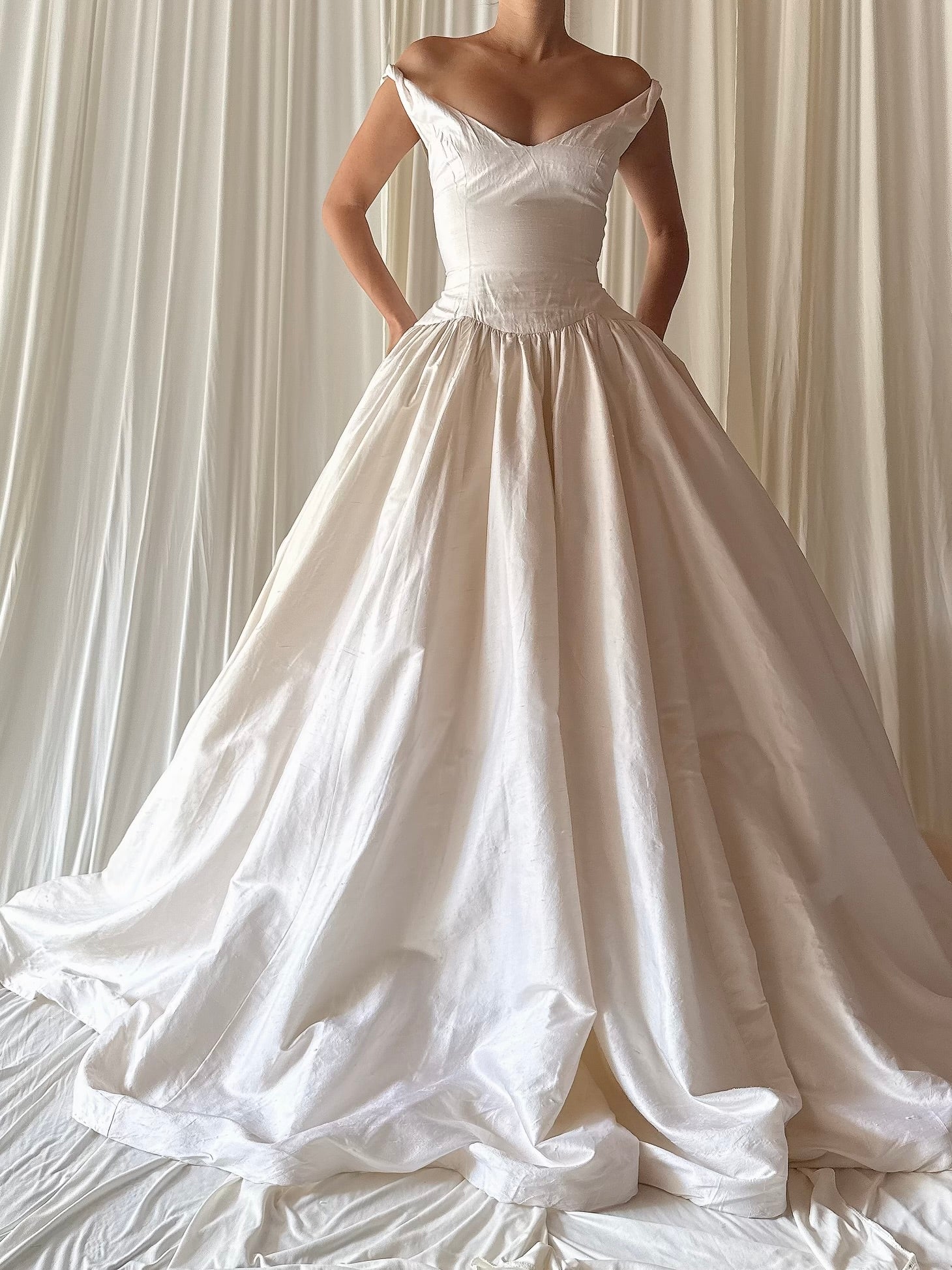 Vintage Silk Plunging Scoop Neck Gown - US 4/6