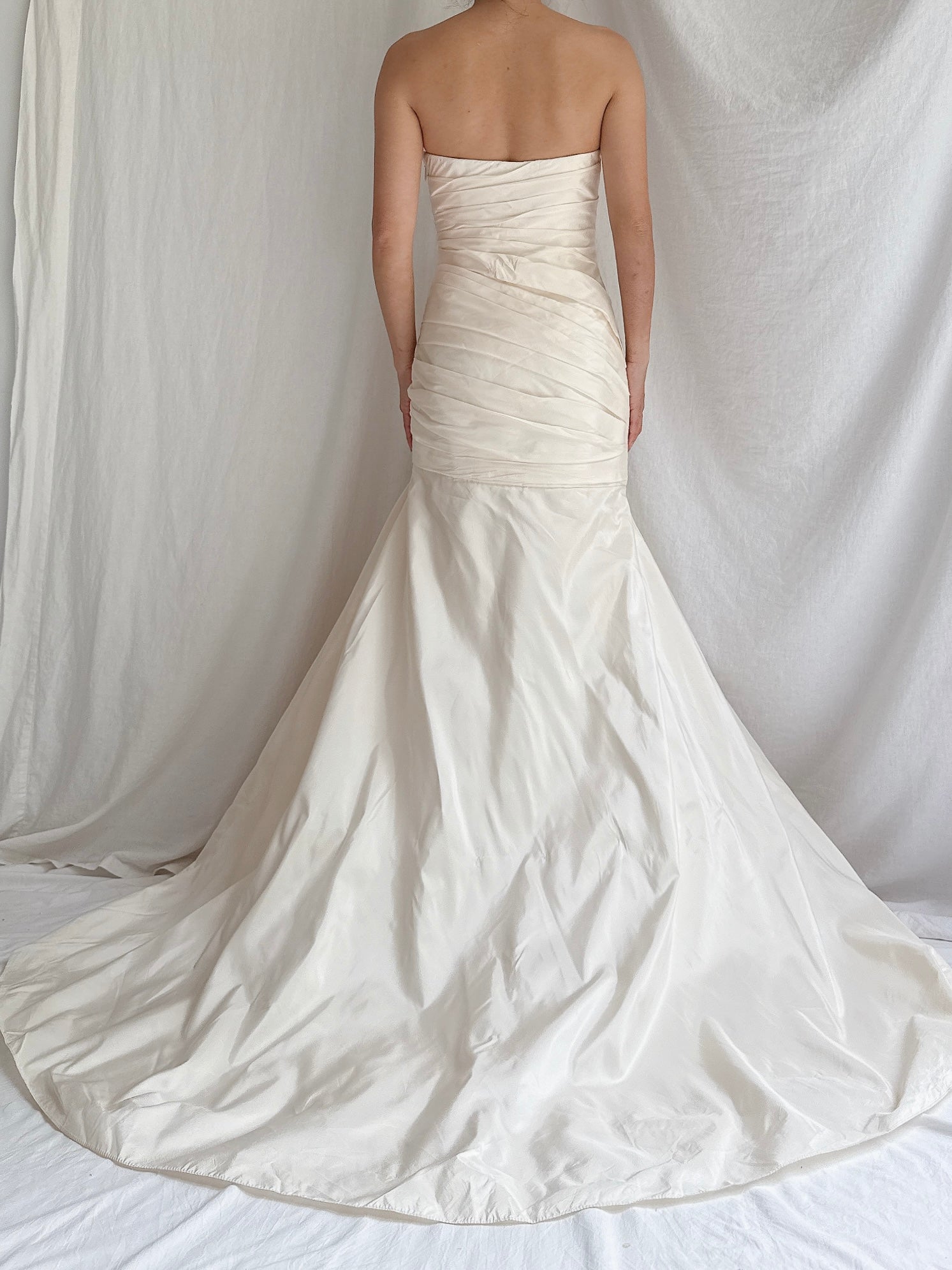 00 Monique Lhuillier Silk Strapless Gown - S