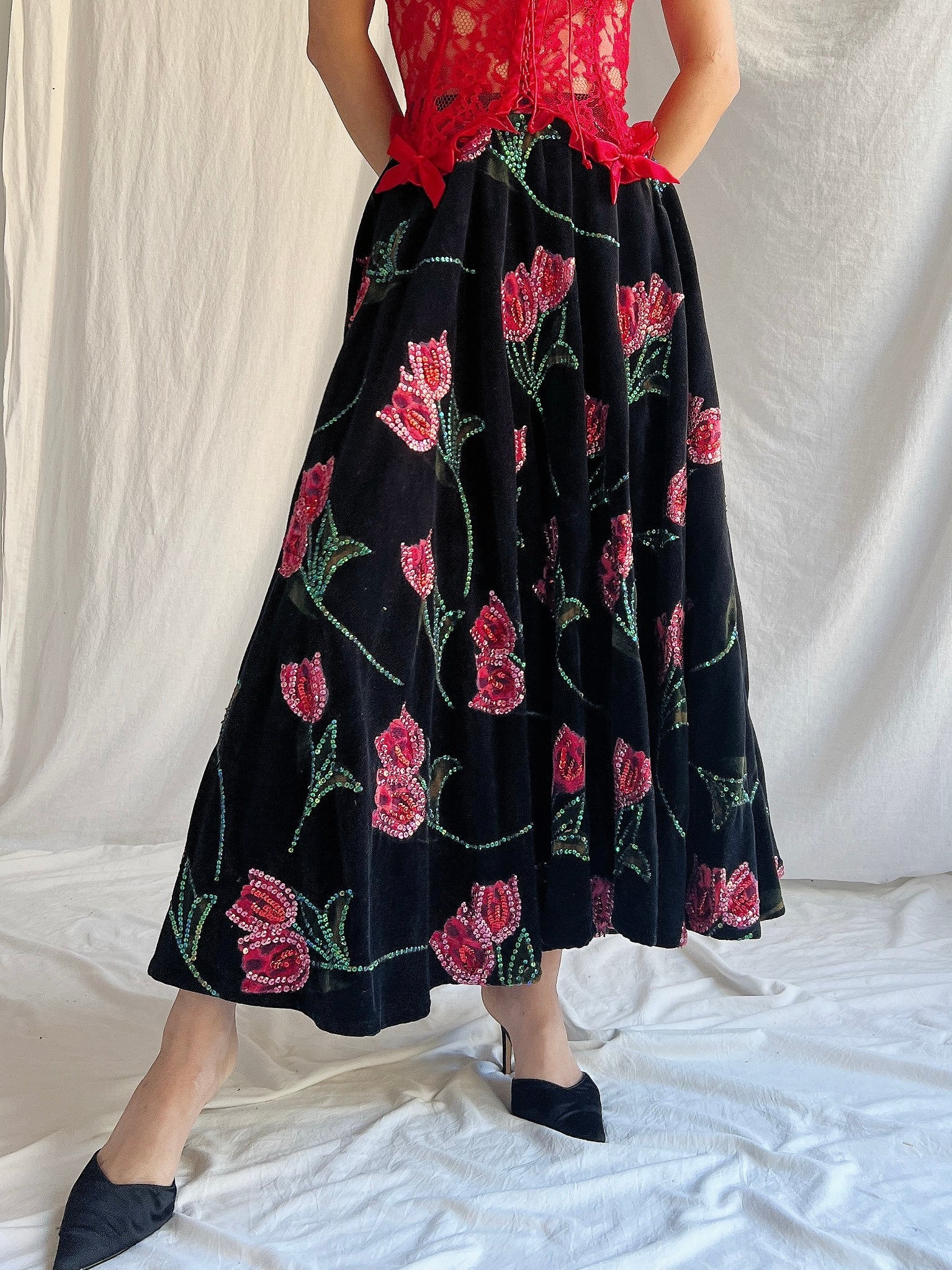 Vintage Floral Velvet Embellished Skirt - M