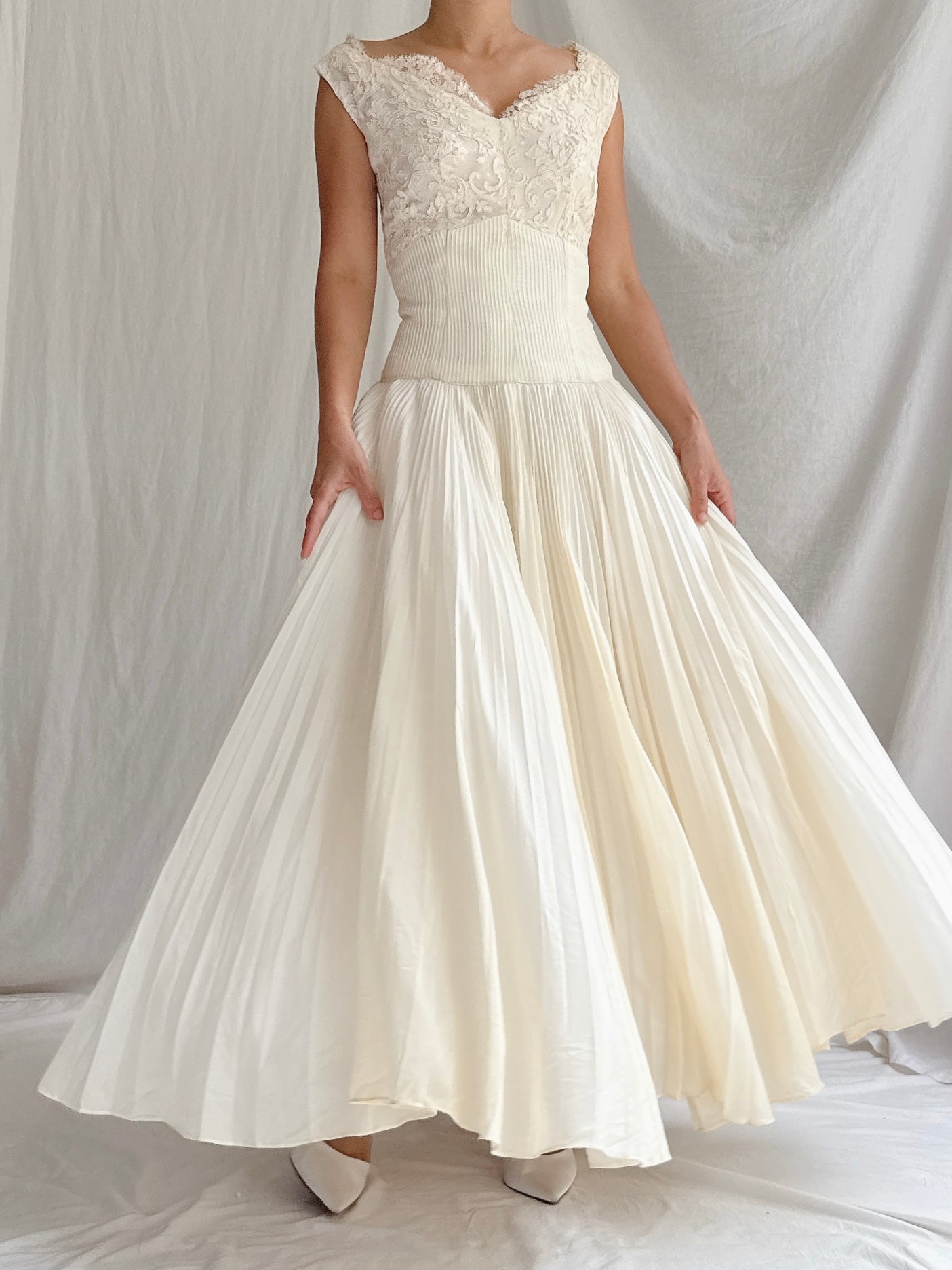 1950s Pleated Taffeta and Lace Dress - XS