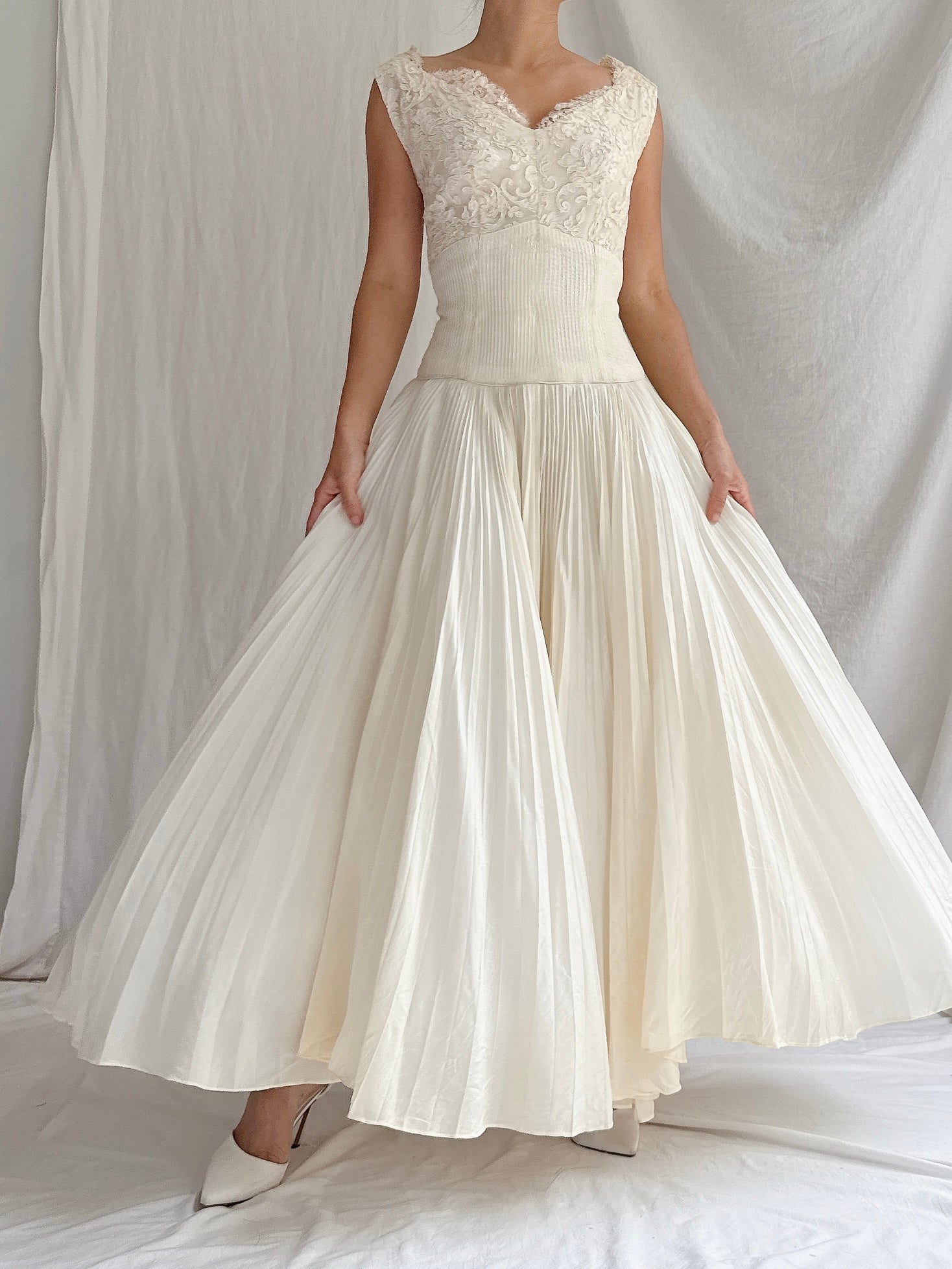 1950s Pleated Taffeta and Lace Dress - XS