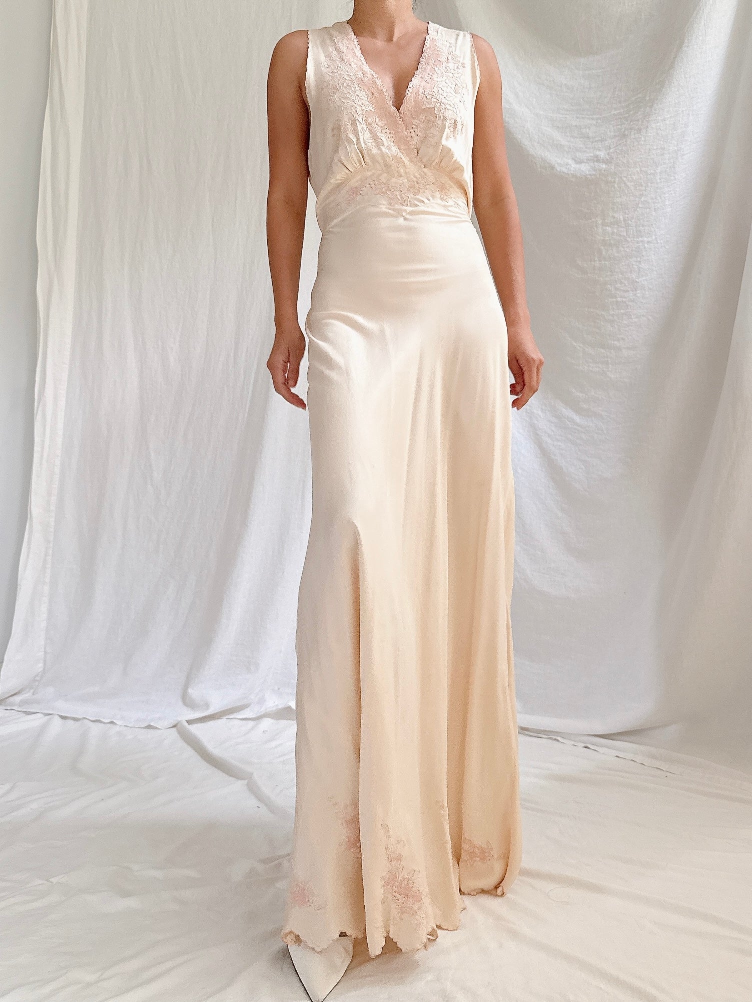 1930s Peach Silk Slip Dress - S/M