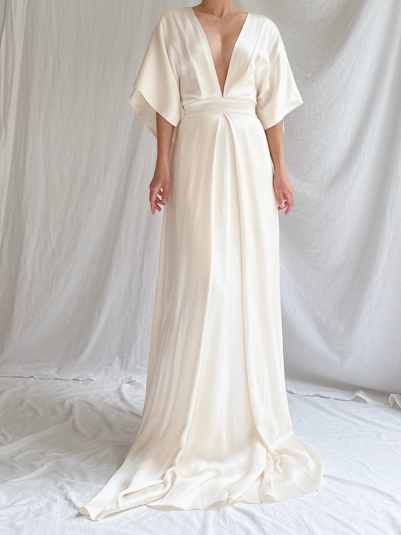 Temperley London Silk Kimono Sleeves Gown - S UK 8 | G O S S A M E R Temperley London Silk Kimono Sleeves Gown - S UK 8 | G O S S A M E R