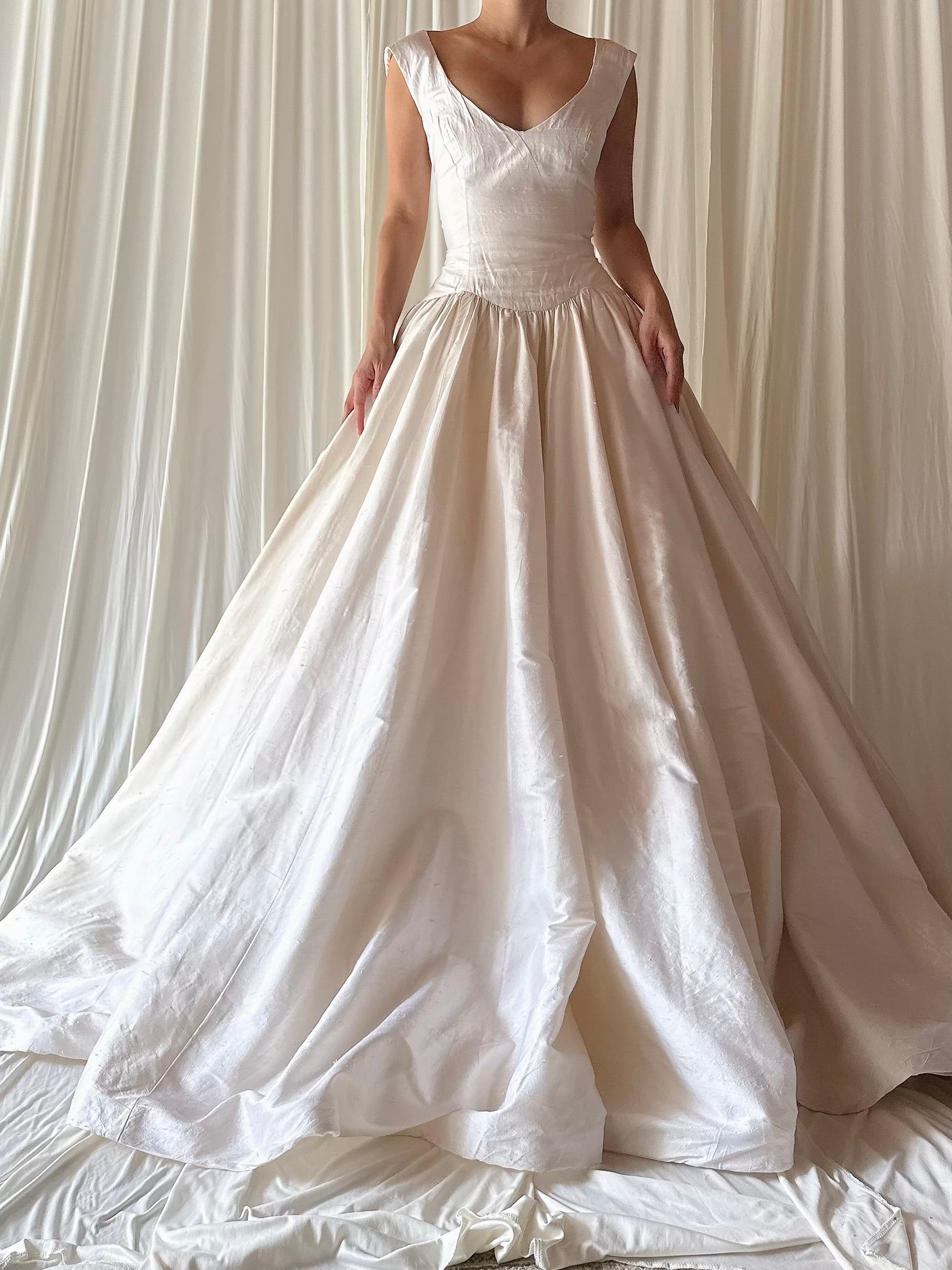 Vintage Silk Plunging Scoop Neck Gown - US 4/6