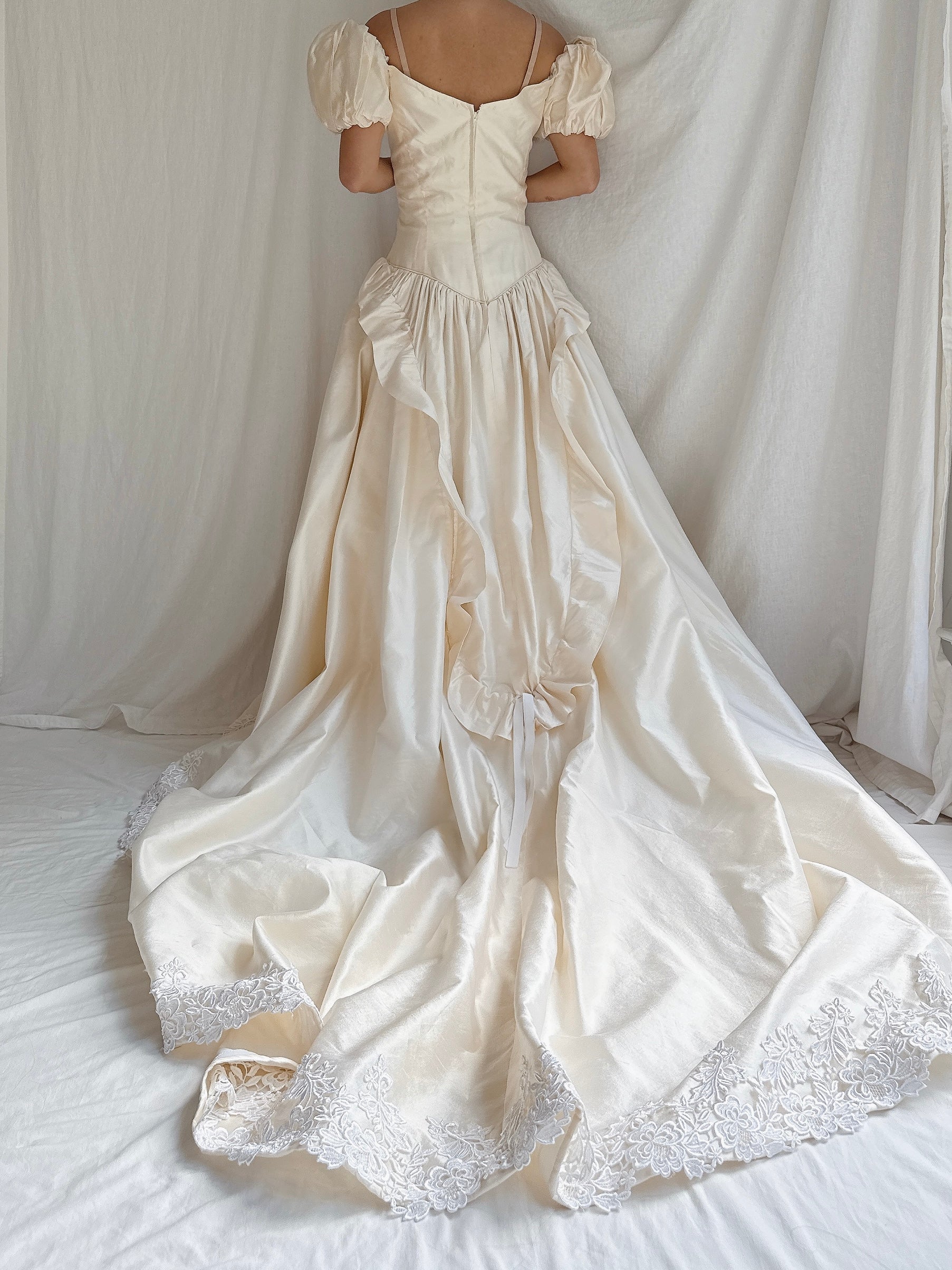 Vintage Silk Puff Sleeves Gown - M