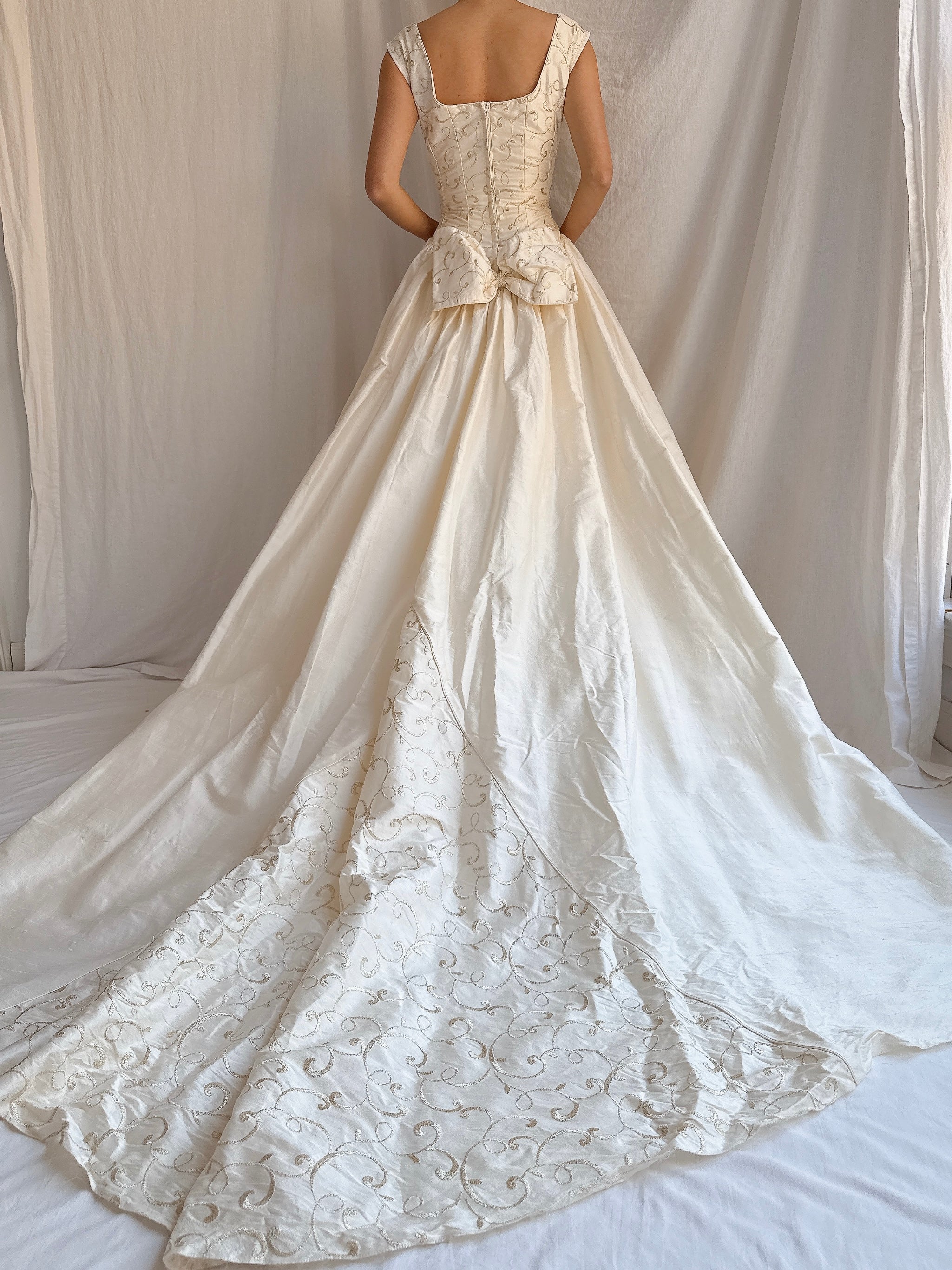 Vintage Raw Silk Basque Waist Wedding Gown - M/UK12