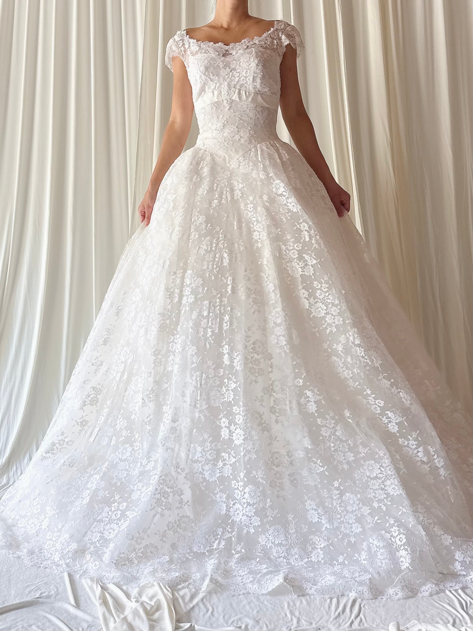 1950s Chantilly Lace Gown - S