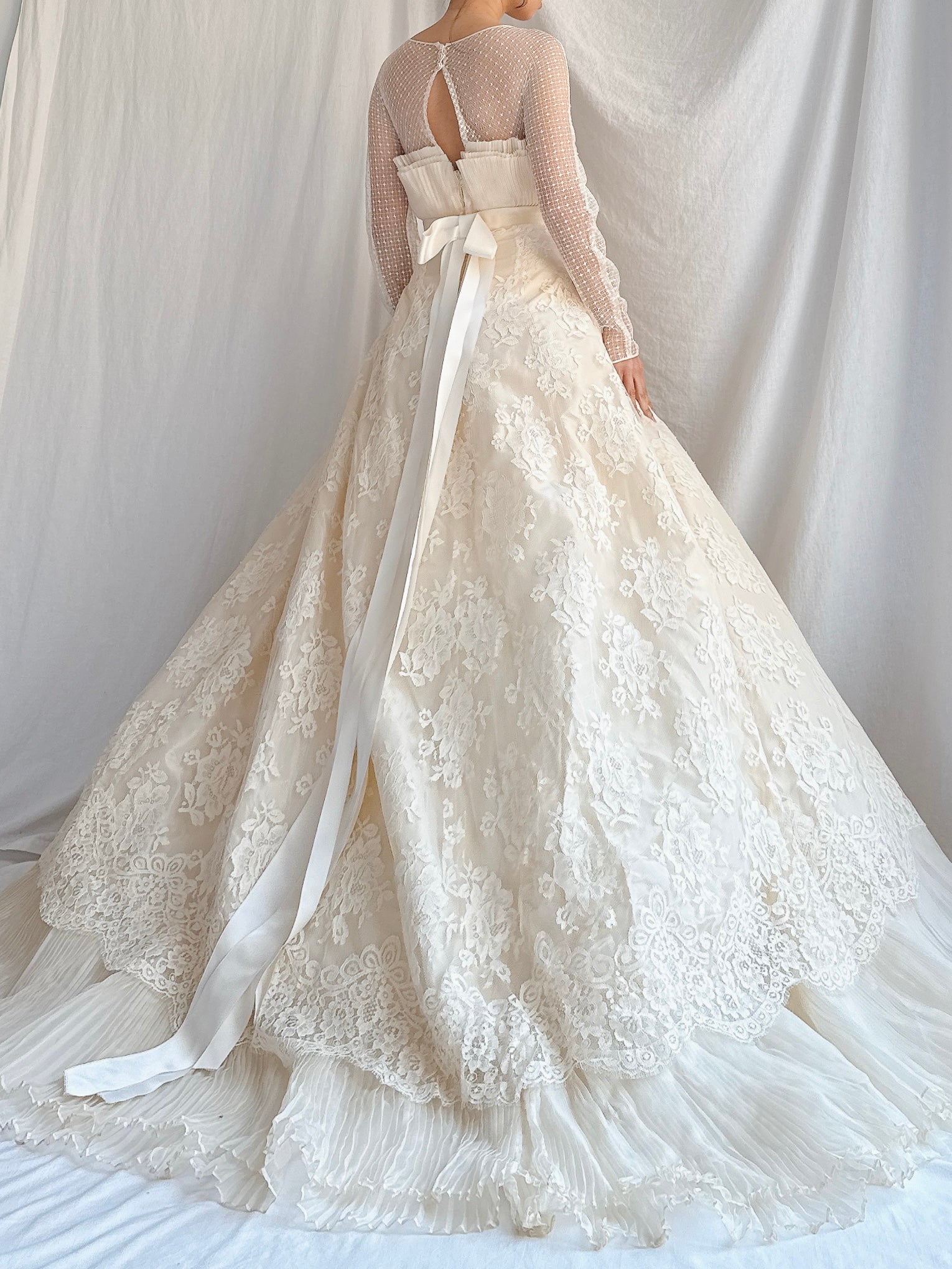 Vintage Rare Cailan’D Couture Italy Silk Lace Gown with Veil - IT 44/M