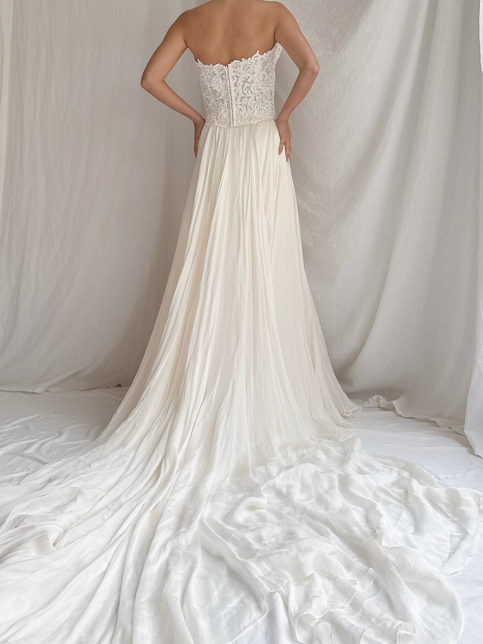 00 Martina Liana 2-Piece Silk Set - M/8