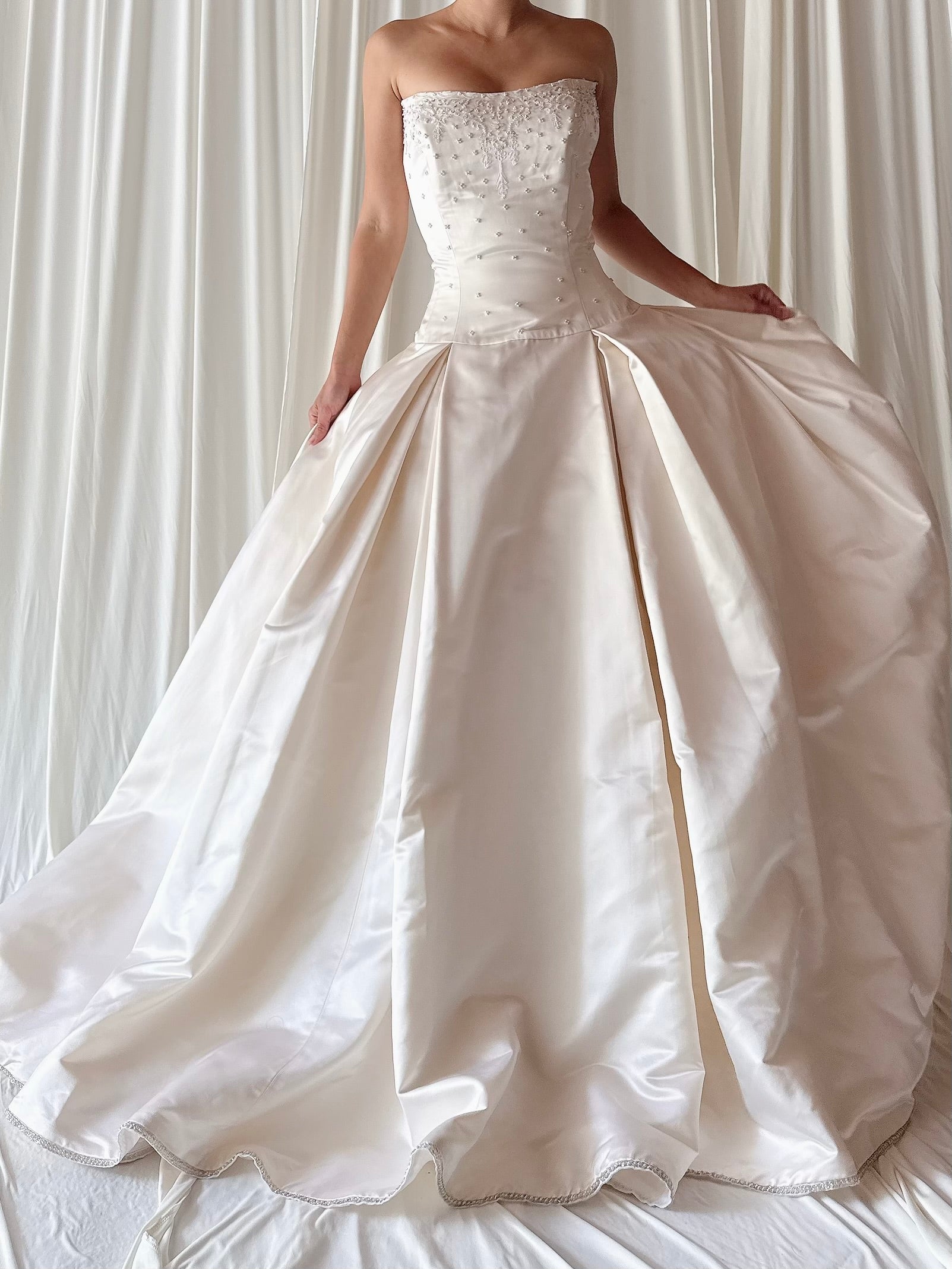Vintage Eve of Milady Off-White Silk Gown - L/10