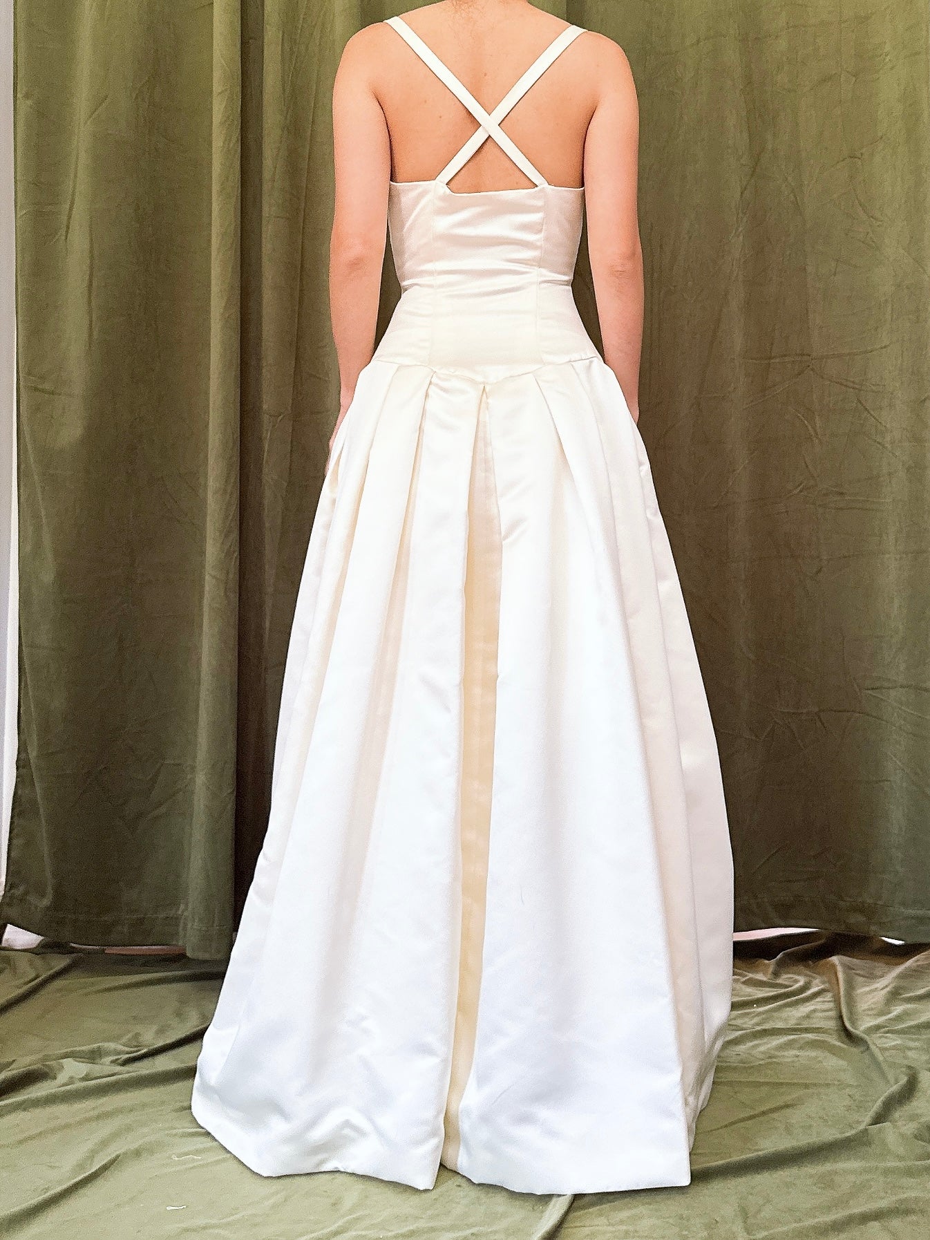 1990s Vera Wang Satin Dress - 32B/25W/55L