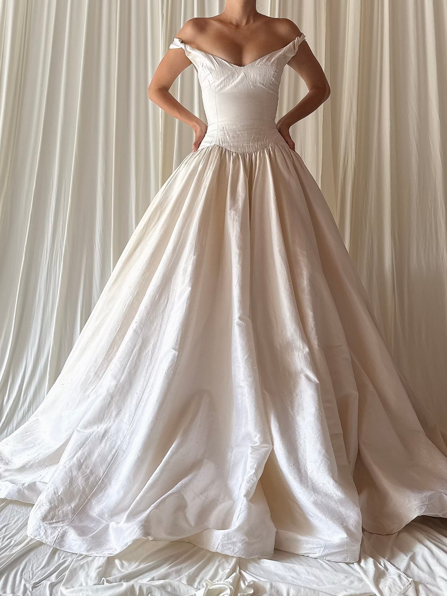 Vintage Silk Plunging Scoop Neck Gown - US 4/6