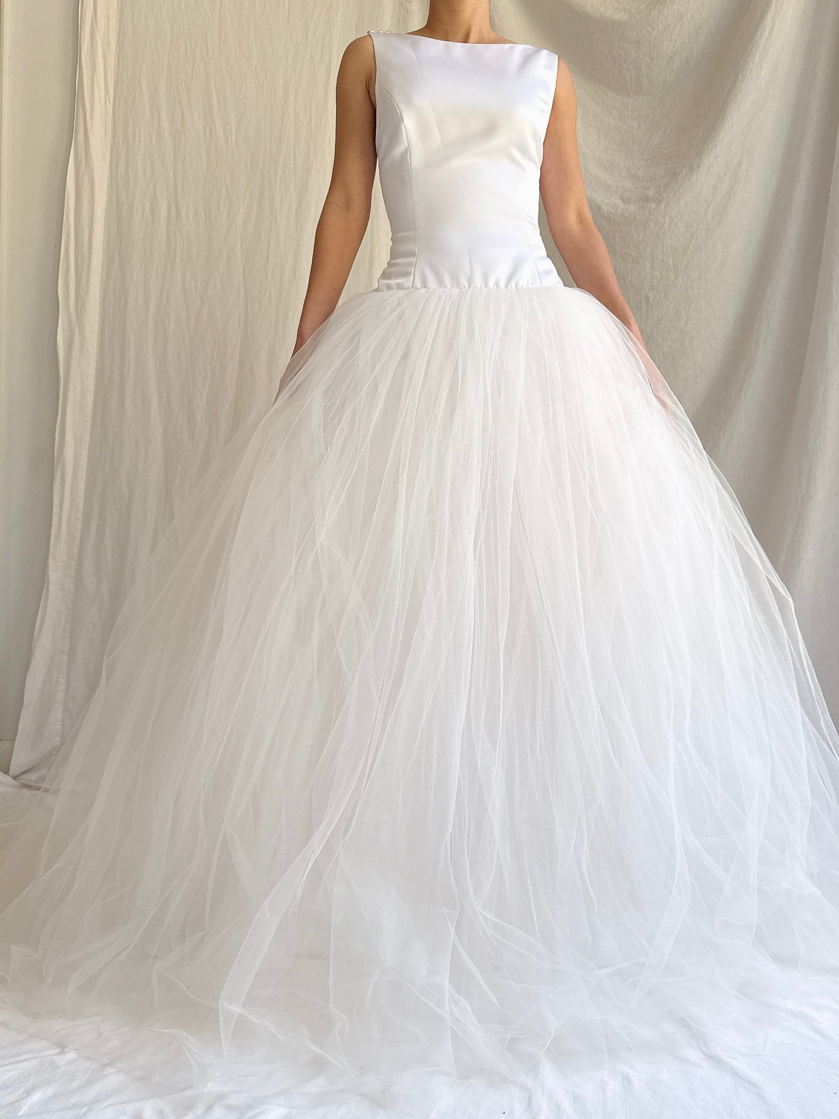 1990s Vera Wang Satin and Tulle Gown - S 4/6