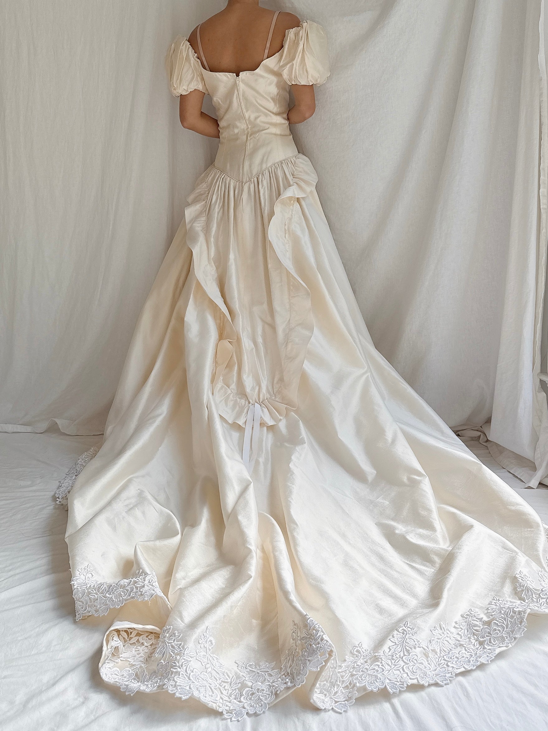 Vintage Silk Puff Sleeves Gown - M