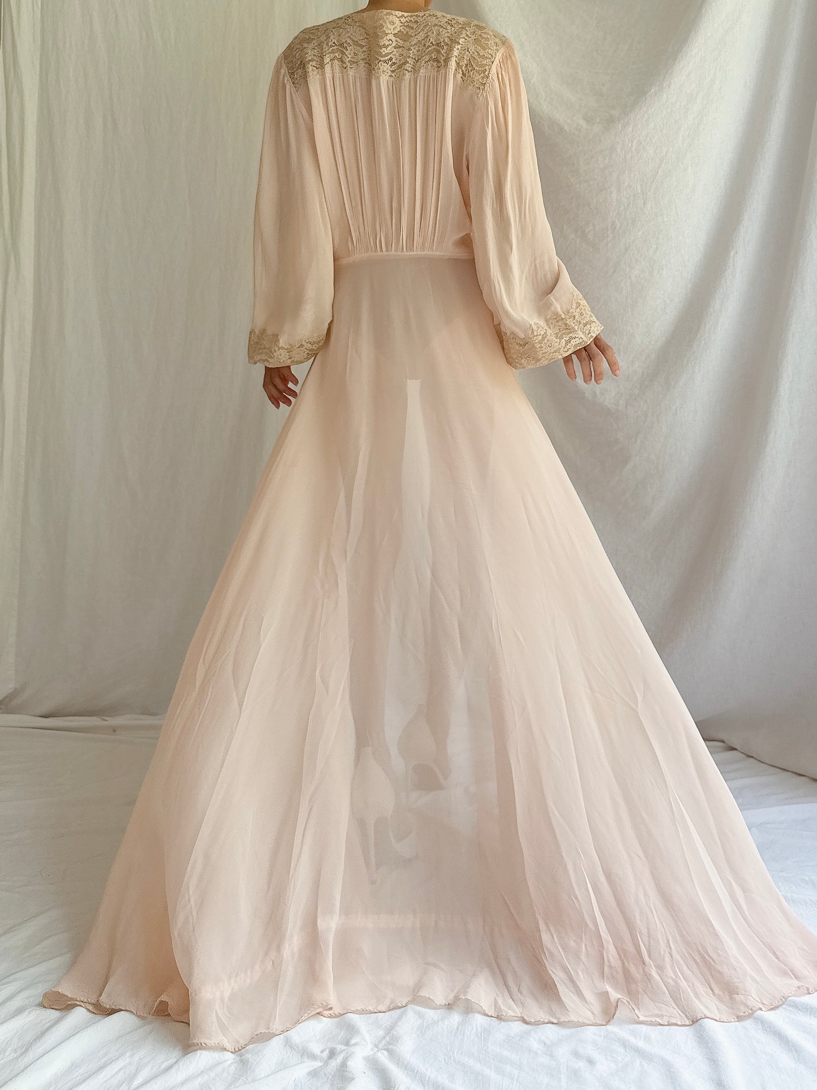 1940s Peach Chiffon Poet Sleeves Dressing Gown - S