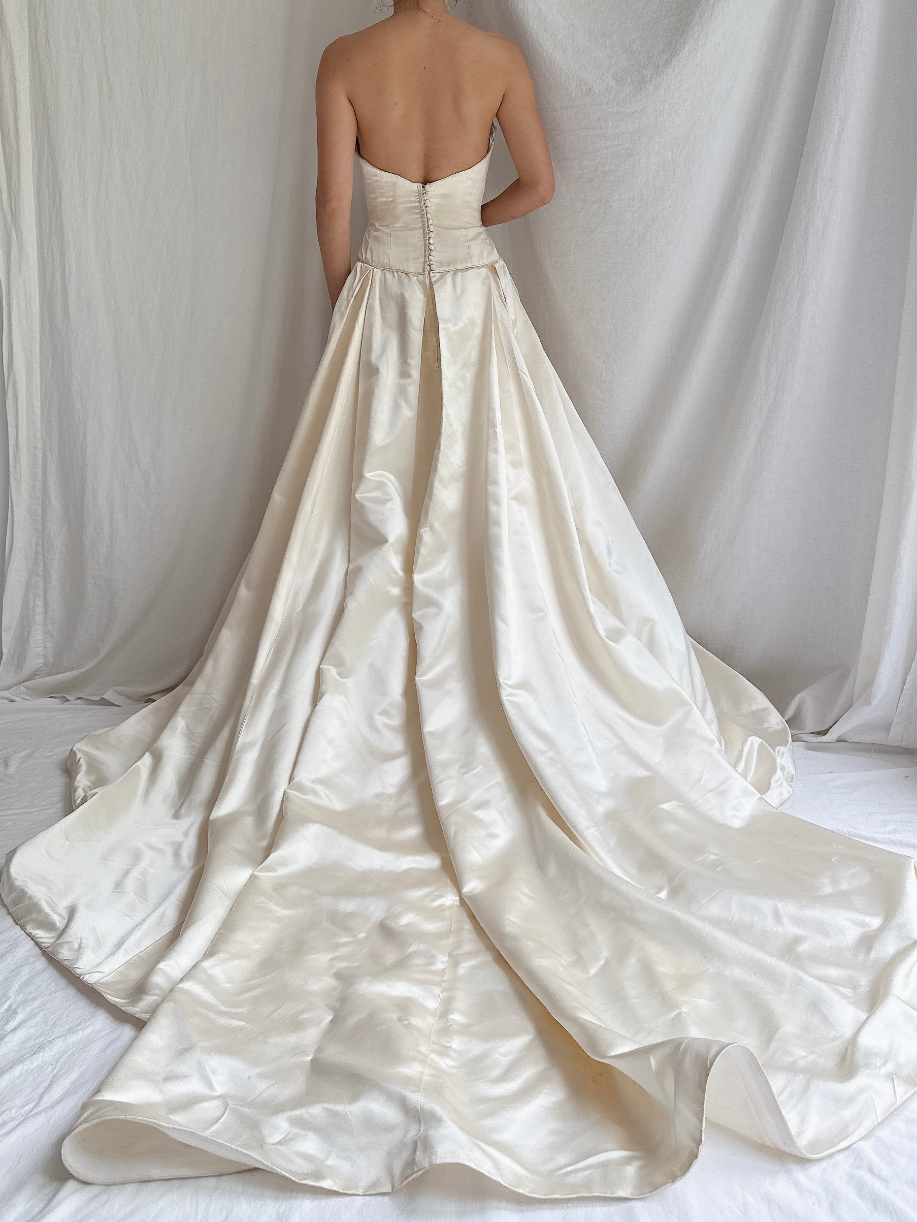 1990s Vera Wang Silk Dropped Waist Gown - S/M