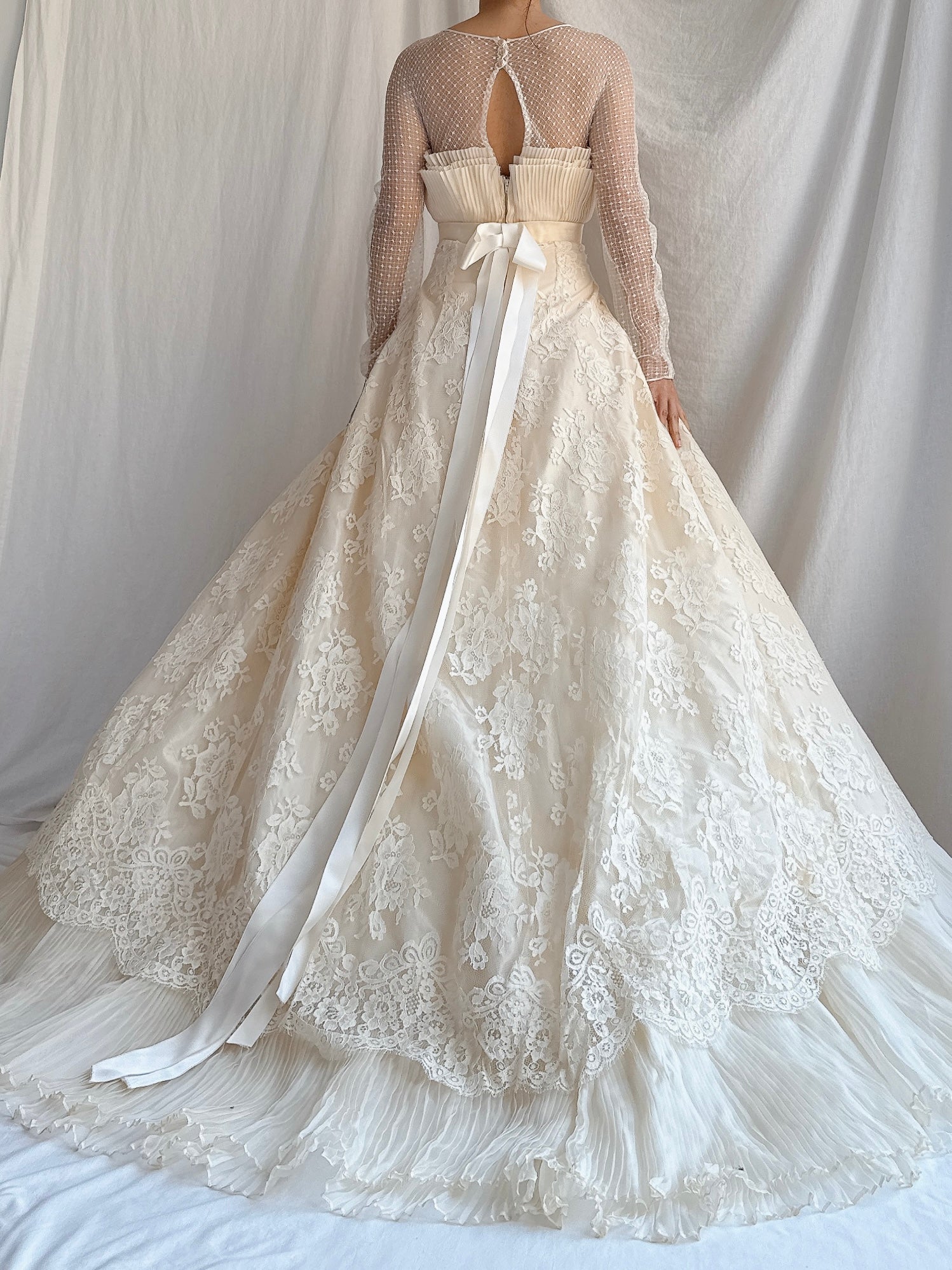 Vintage Rare Cailan’D Couture Italy Silk Lace Gown with Veil - IT 44/M