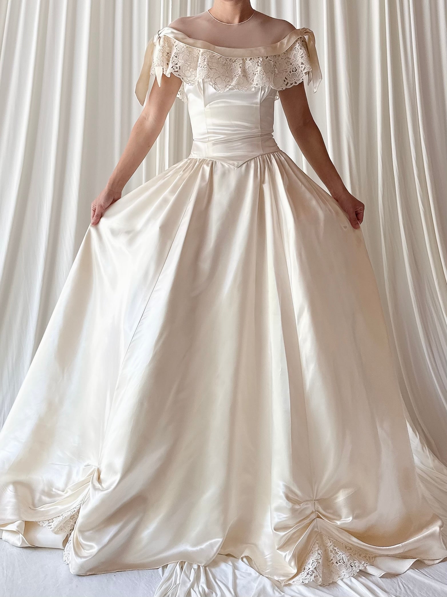 1940s Candlelight Satin Bow Neckline Dress - S/4