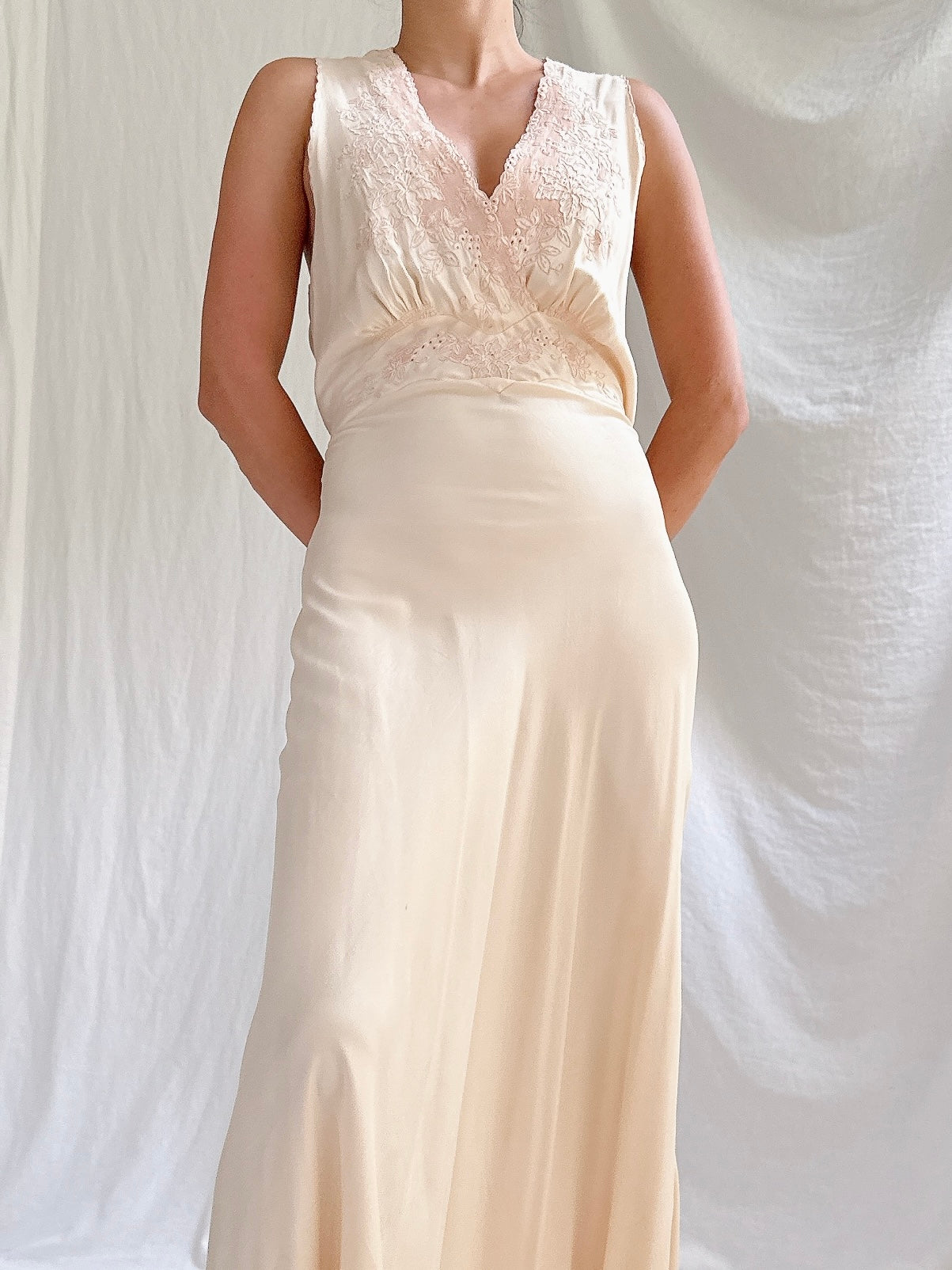 1930s Peach Silk Slip Dress - S/M