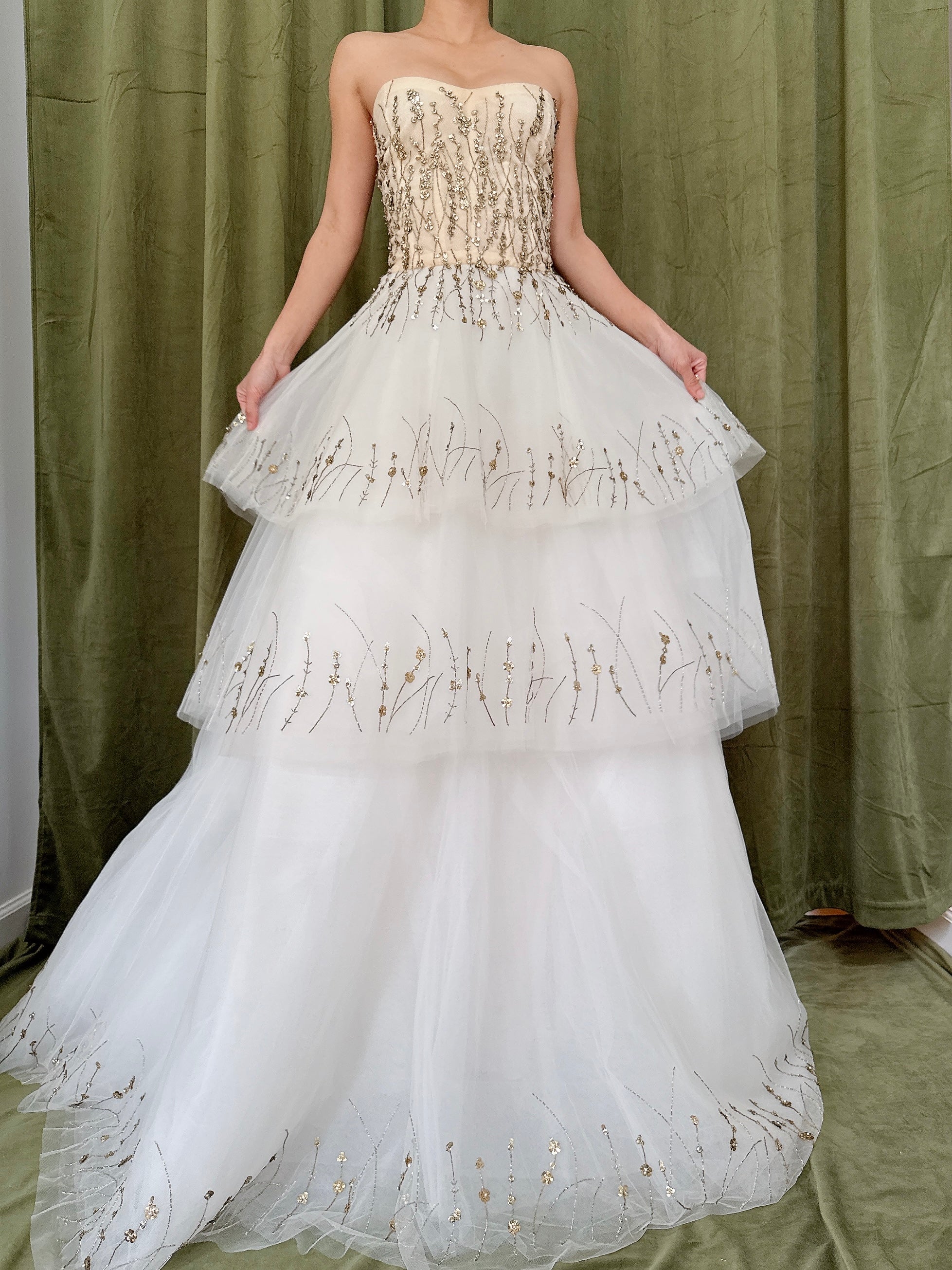 Monique Lhuillier Tiered Tulle Gown - L/12