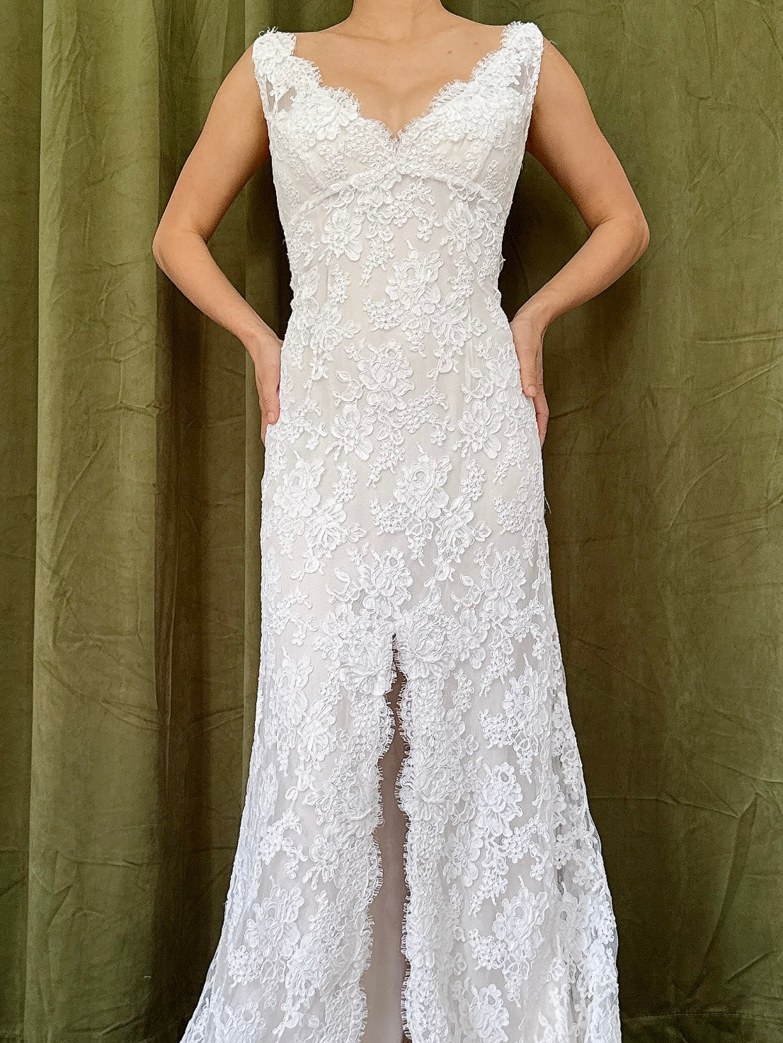 Vintage Alencon Lace V Neck Gown - S/M/6