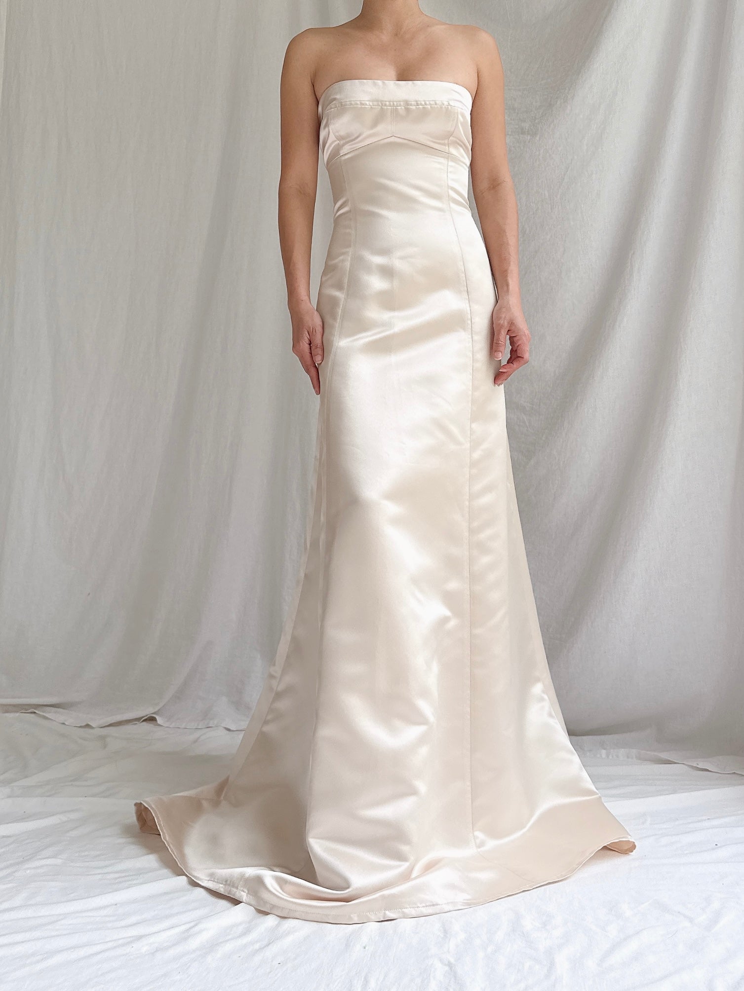 Vintage Ecru Satin Vera Wang Gown - M/6/8