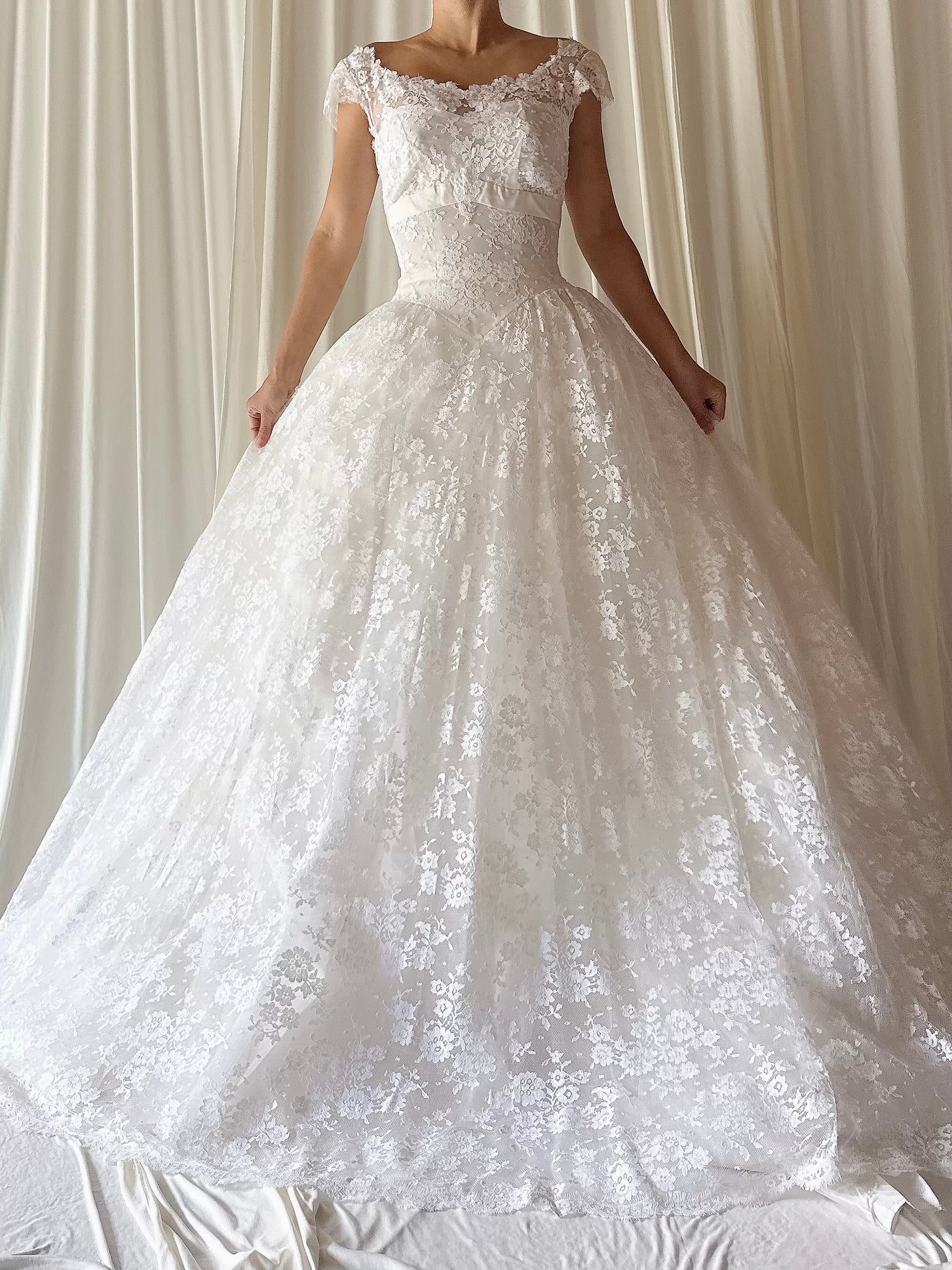 1950s Chantilly Lace Gown - S