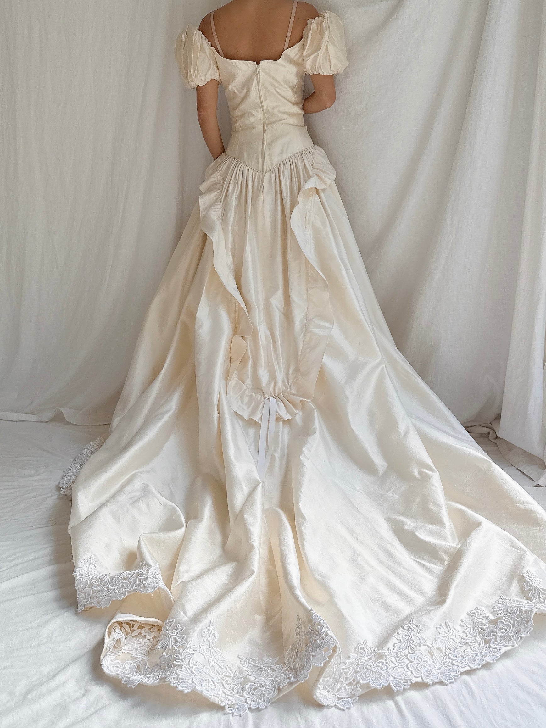 Vintage Silk Puff Sleeves Gown - M